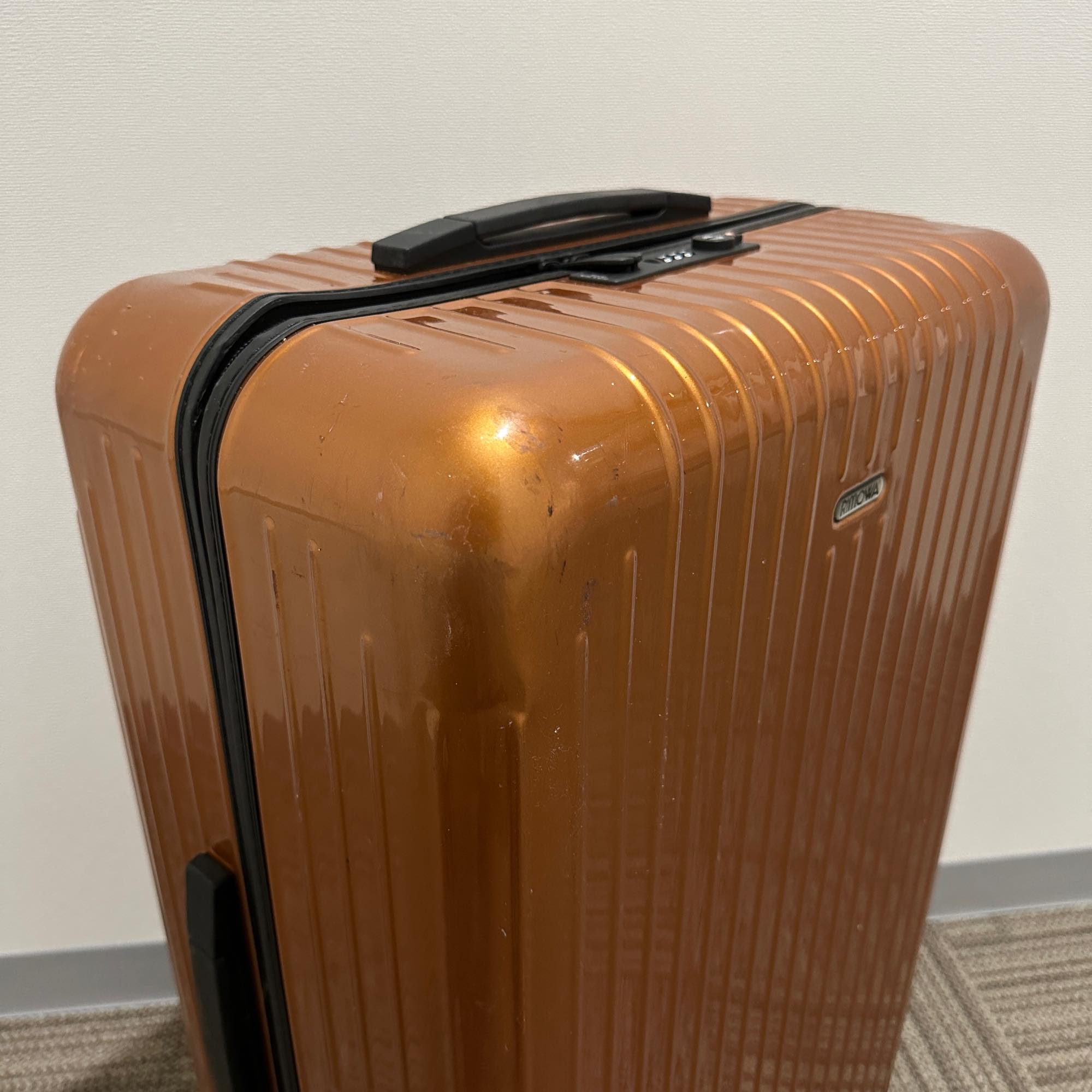 リモワ　サルサエアー　823.70　80リットル　中古商品　4輪