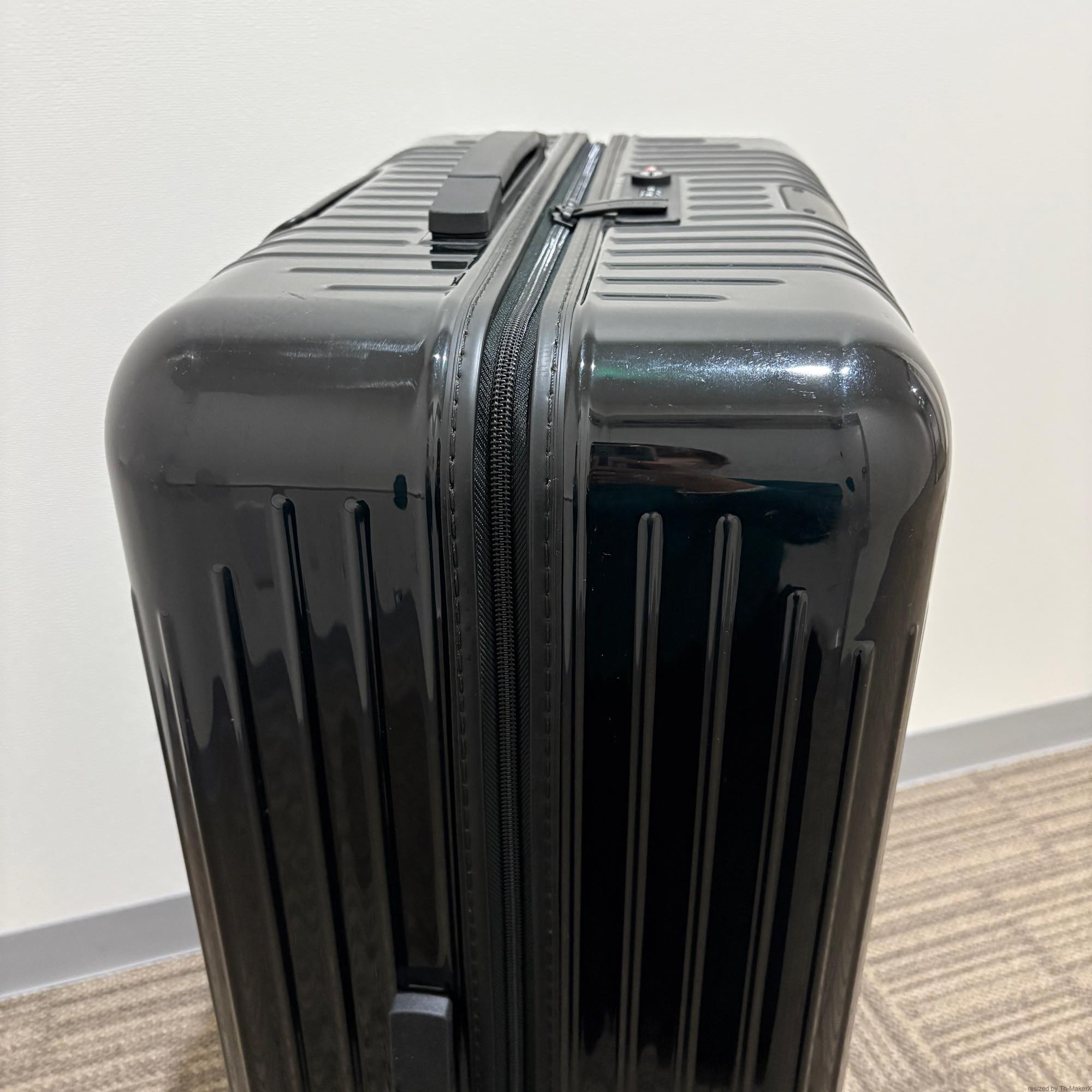 リモワ　エッセンシャル ライト　823.73.62.4　チェックインL　中古美品　ブラック