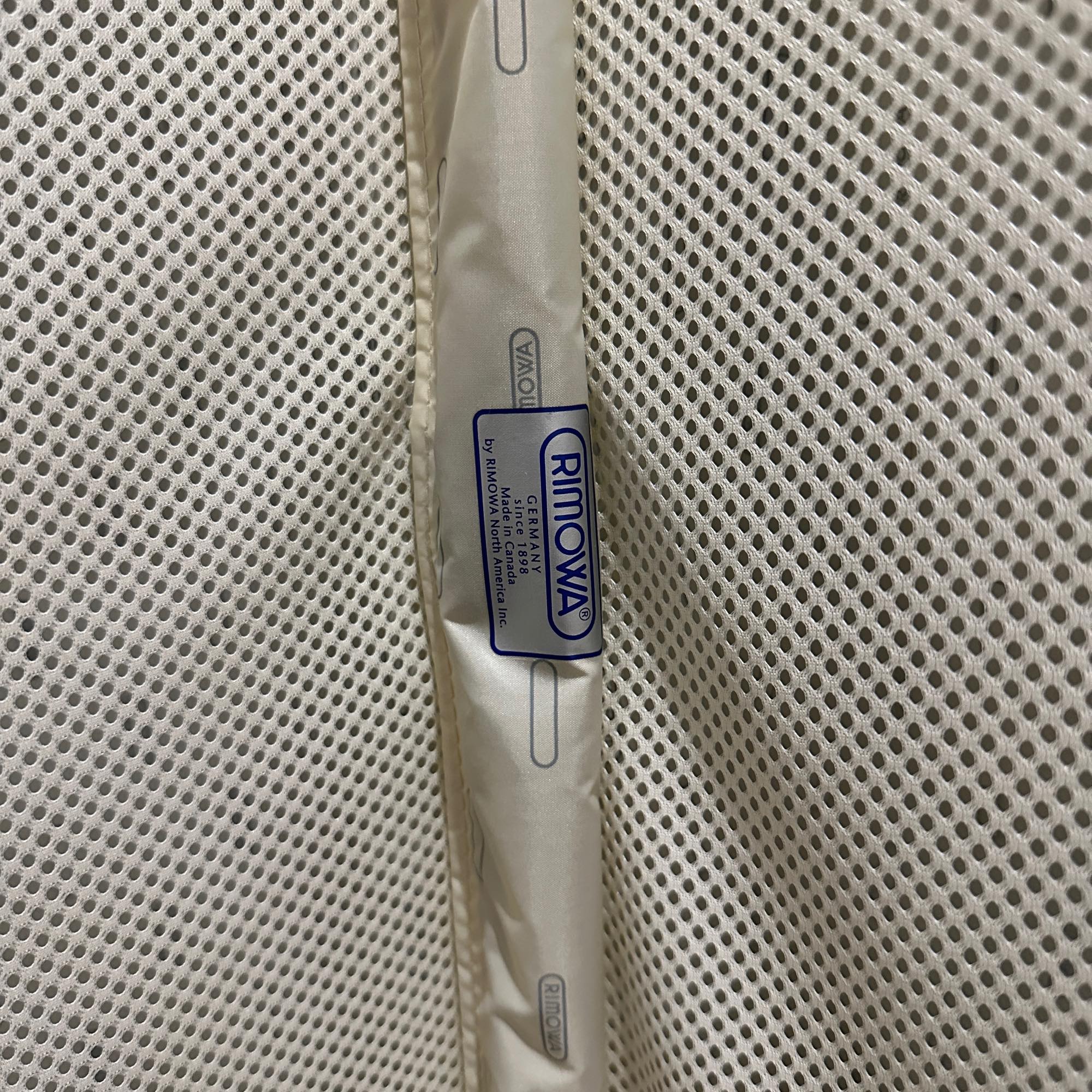 リモワ　サルサ エアー　824-63　中古美品　65リットル　4輪