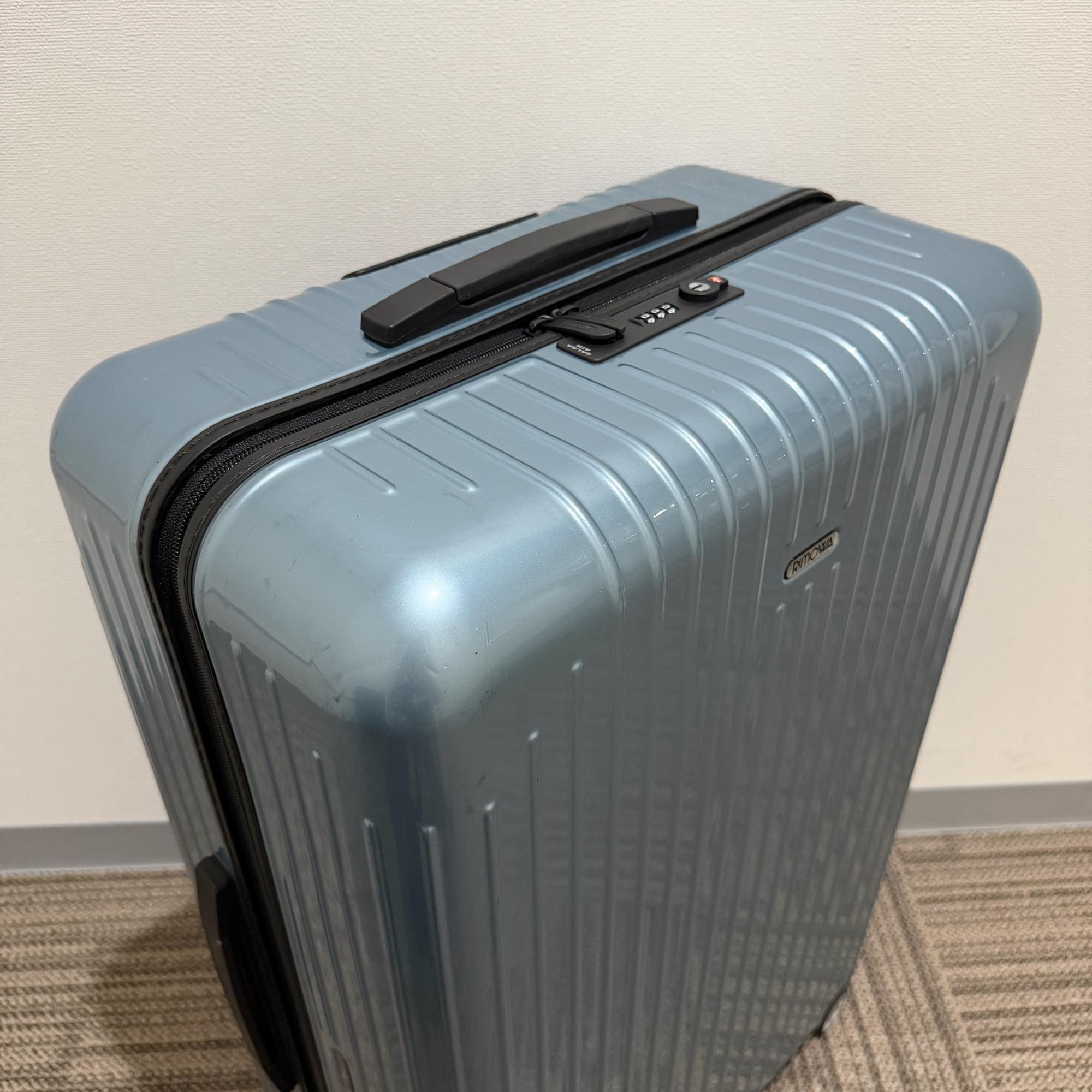 リモワ　サルサエアー　824.73　82リットル　中古美品　4輪