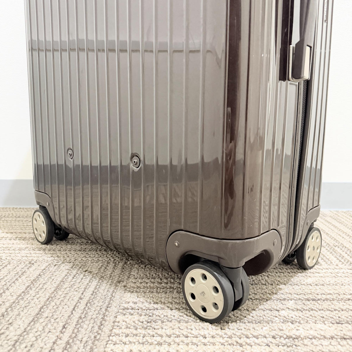 リモワ サルサ デラックス　830.70.52.4　78リットル　中古美品　4輪