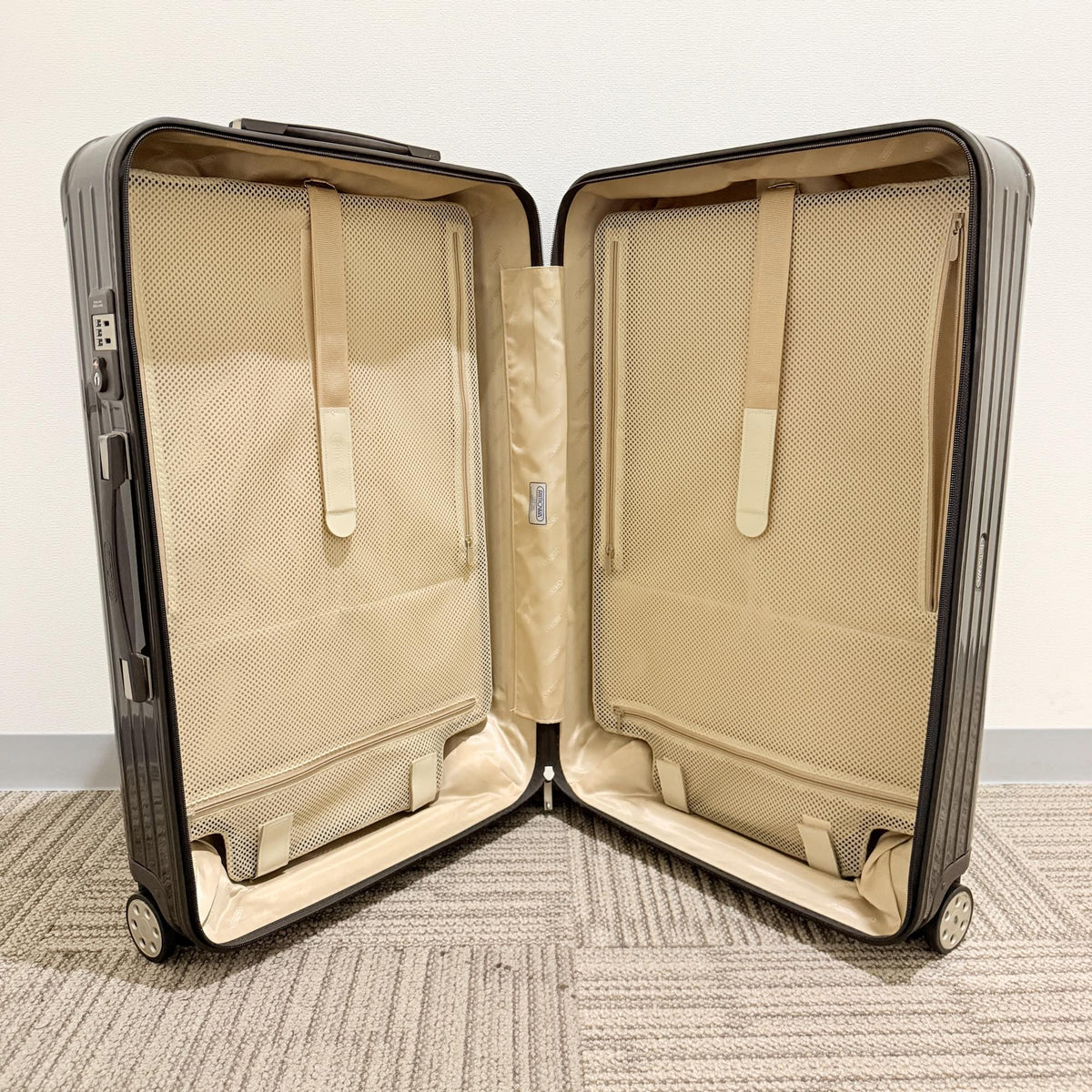 リモワ サルサ デラックス　830.70.52.4　78リットル　中古美品　4輪