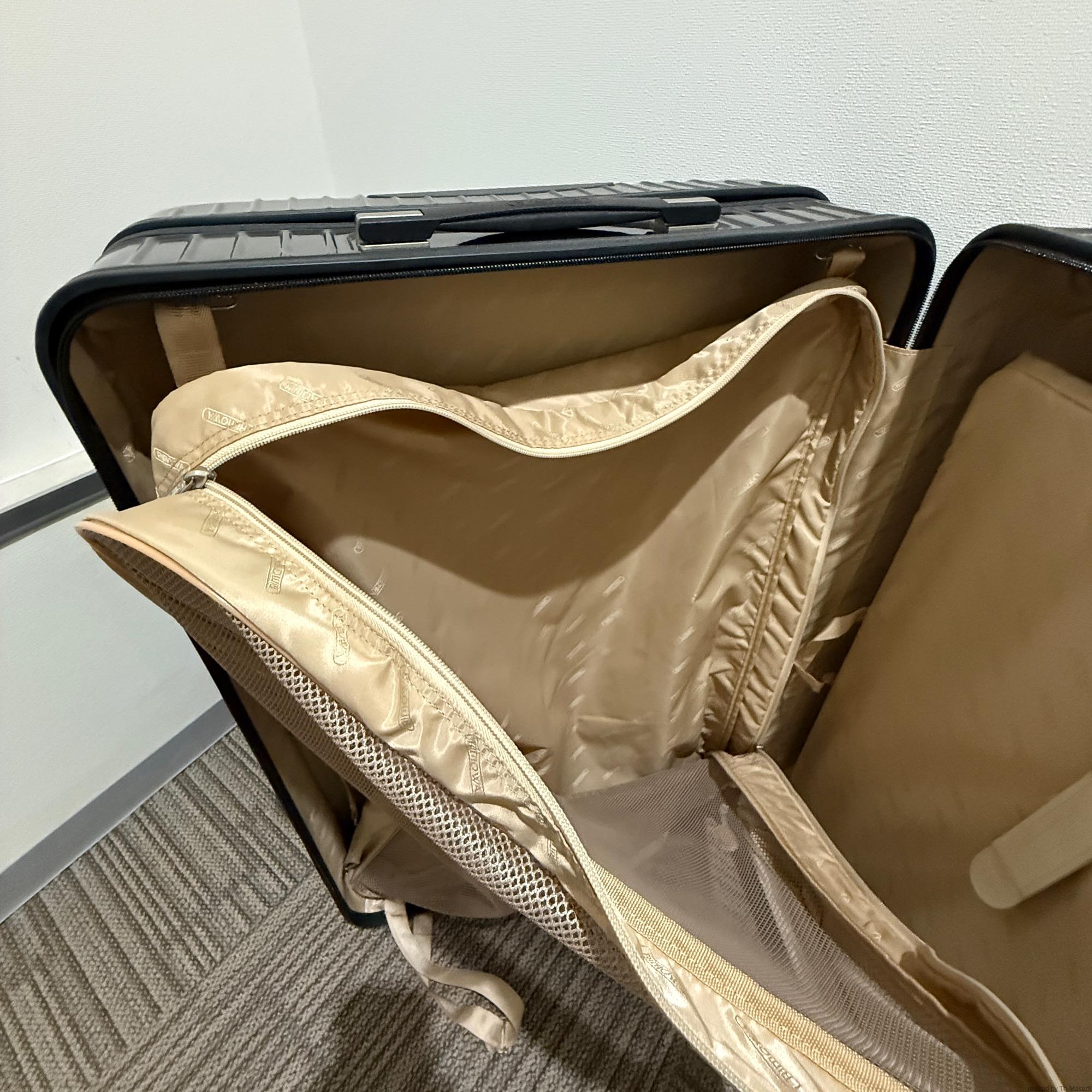 リモワ　サルサデラックス　3Suiter　830.80.33.4　中古美品　128リットル　4輪