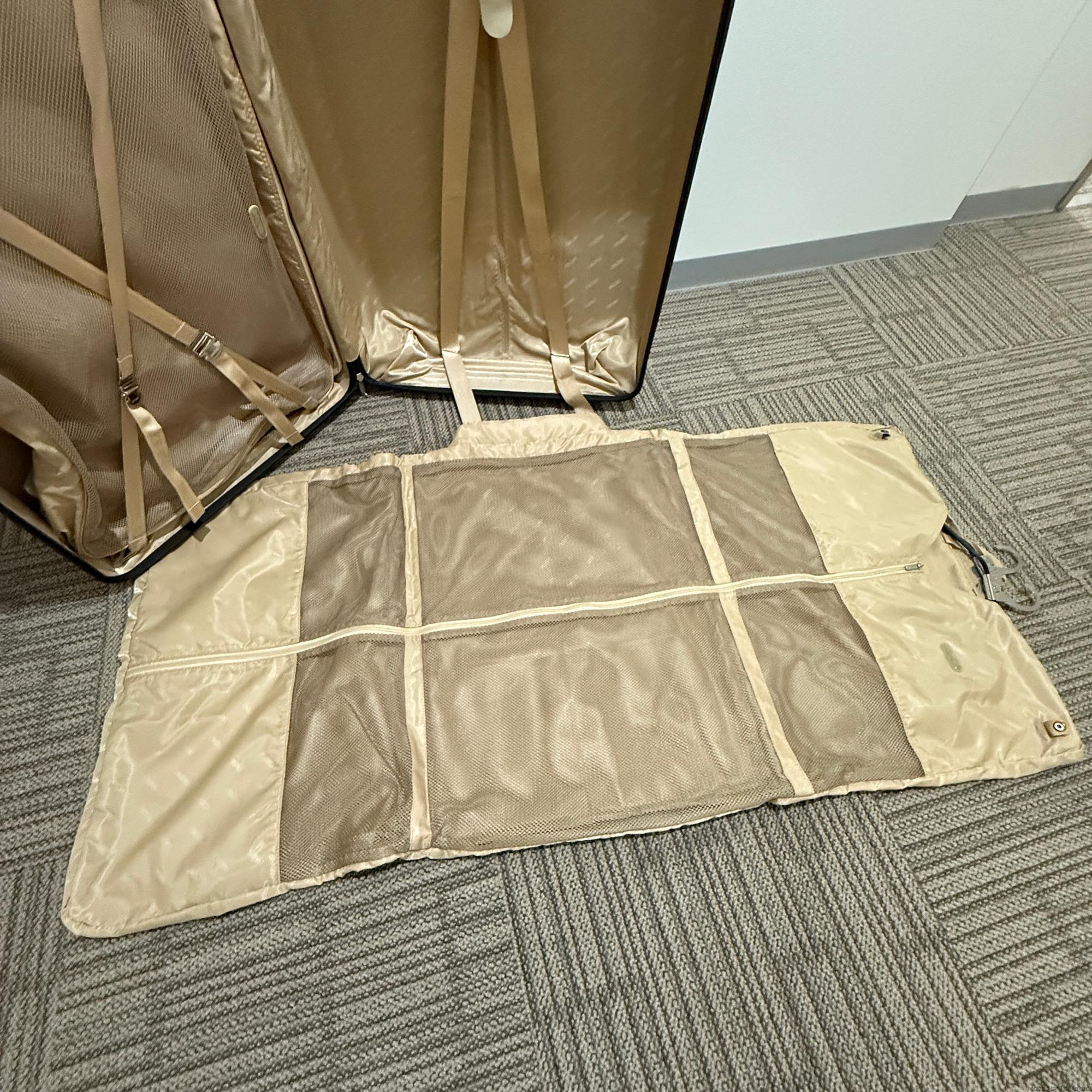 リモワ　サルサデラックス　3Suiter　830.80.33.4　中古美品　128リットル　4輪