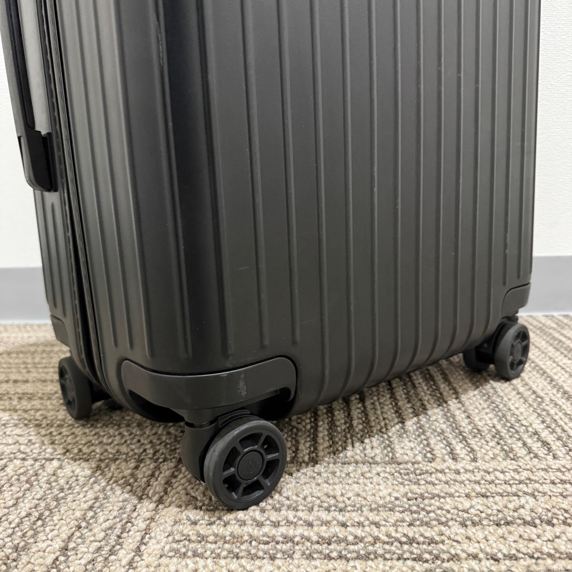 リモワ　エッセンシャル　キャビン　832.53.63.1　中古美品　36L　マットブラック