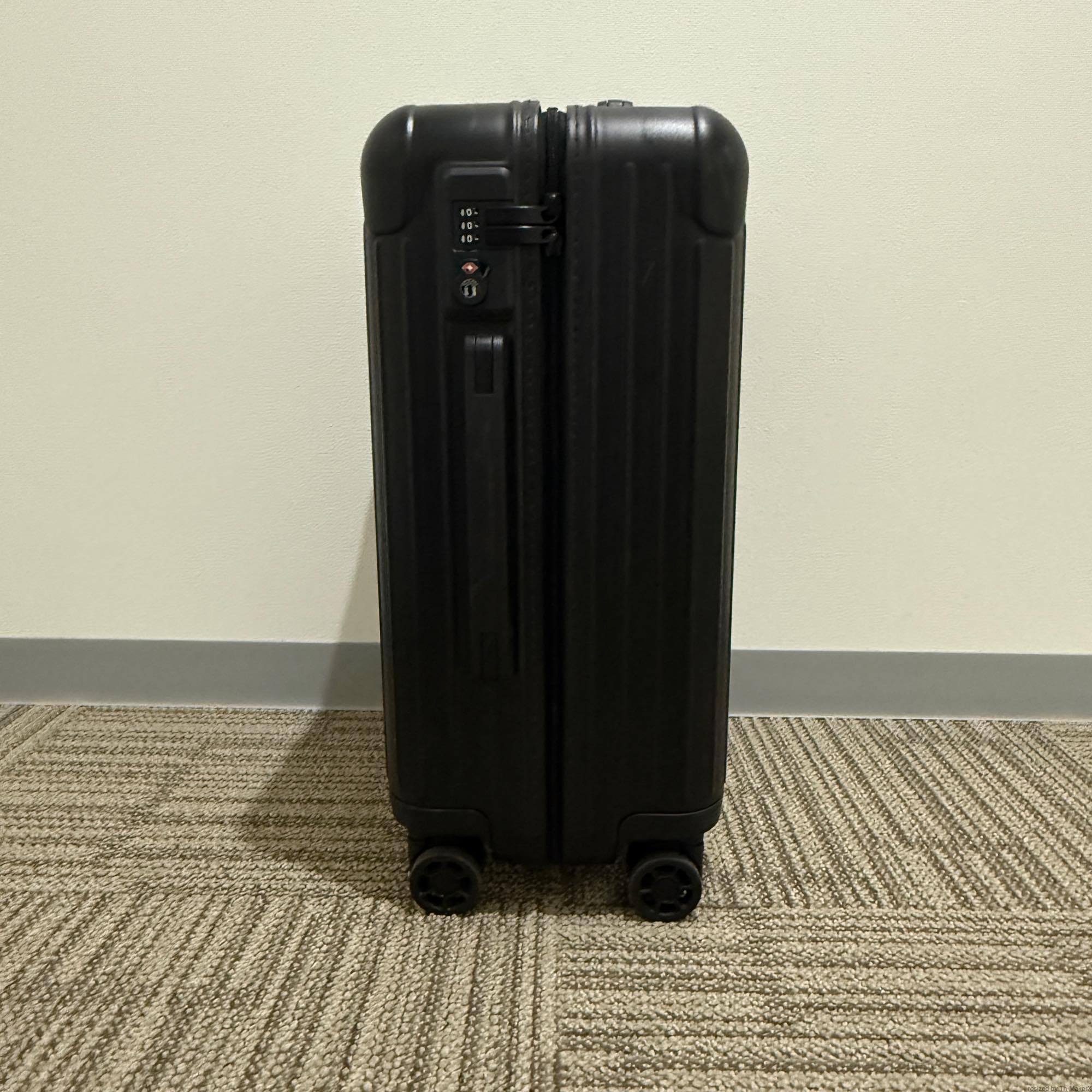 リモワ　エッセンシャル　キャビン　832.53.63.1　中古美品　36L　マットブラック