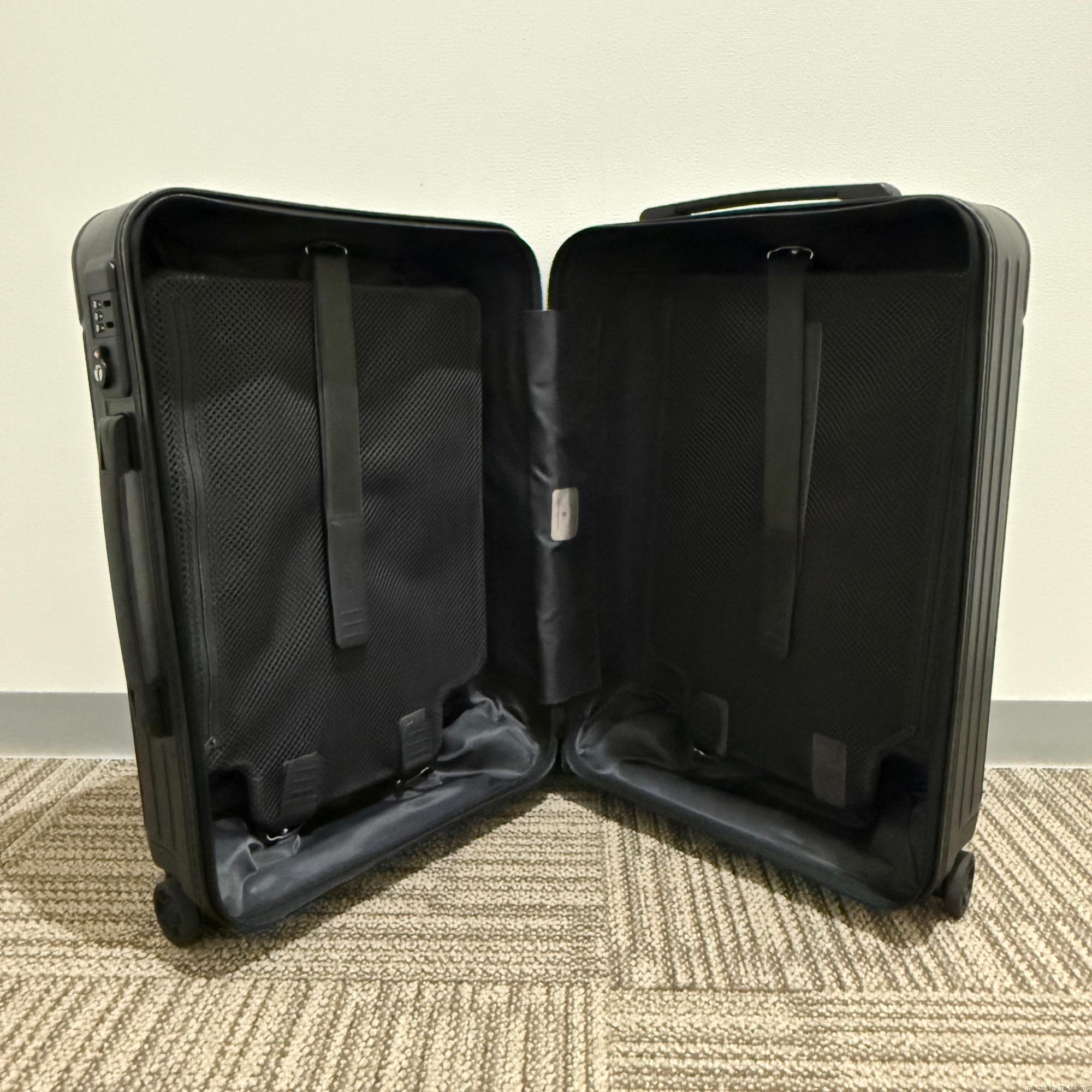 リモワ　エッセンシャル　キャビン　832.53.63.1　中古美品　36L　マットブラック