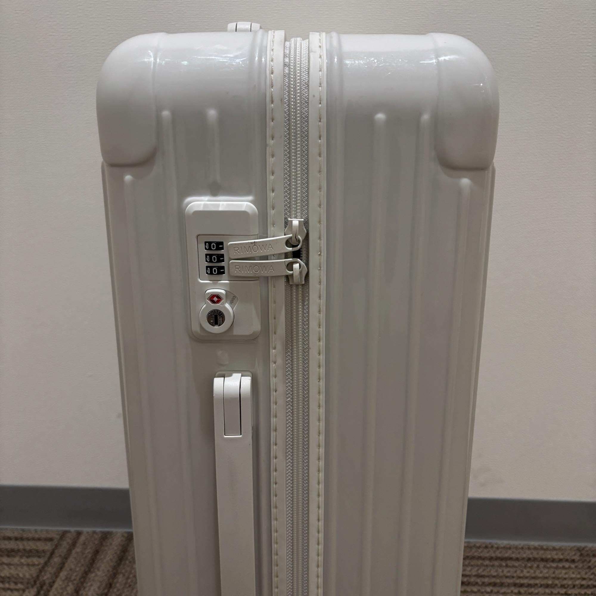 リモワ　エッセンシャル　832.63.66.4　チェックインM　60L　中古美品　ホワイトグロス