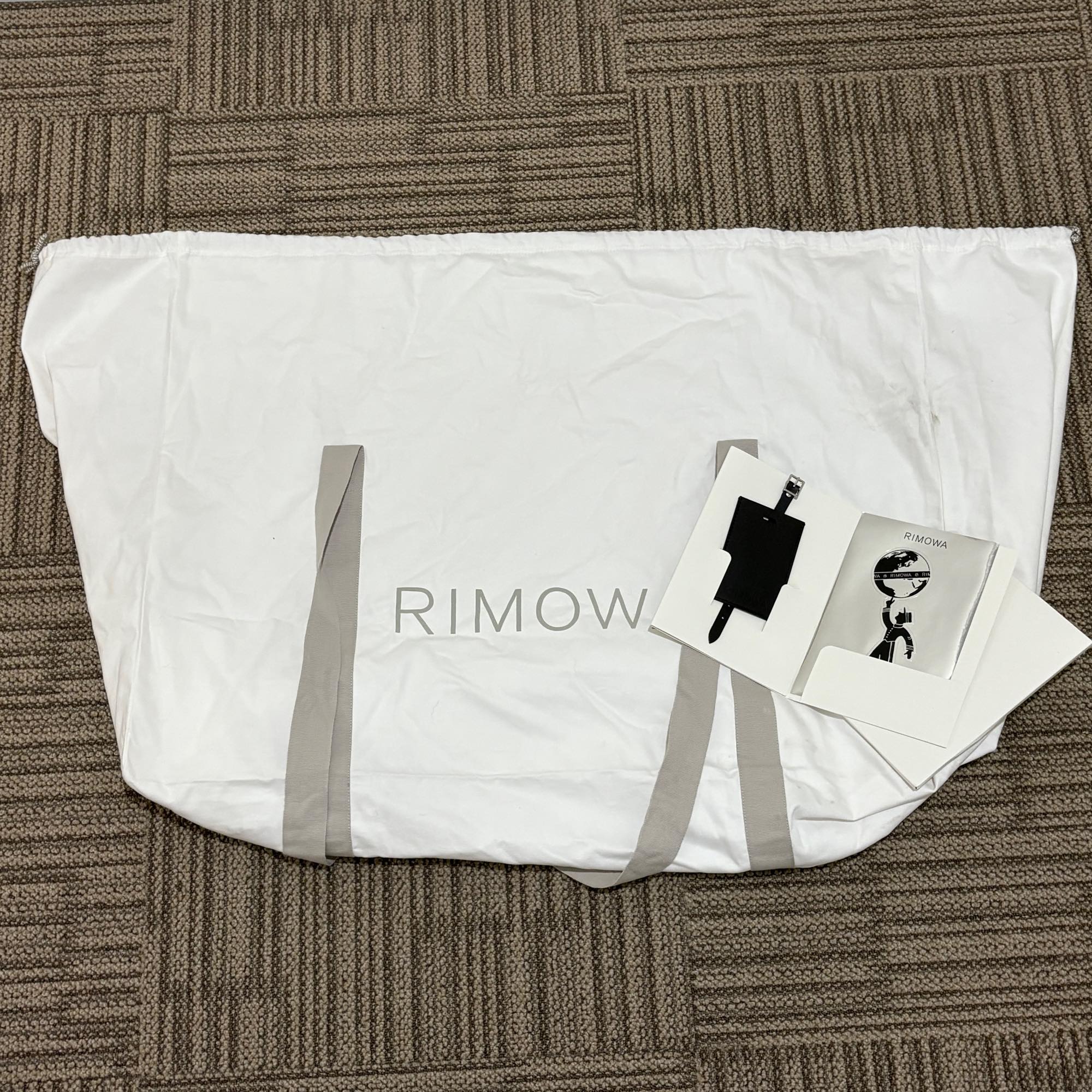 リモワ　エッセンシャル　832.80.94.4　バンブーグリーン　トランクプラス　中古美品　101L