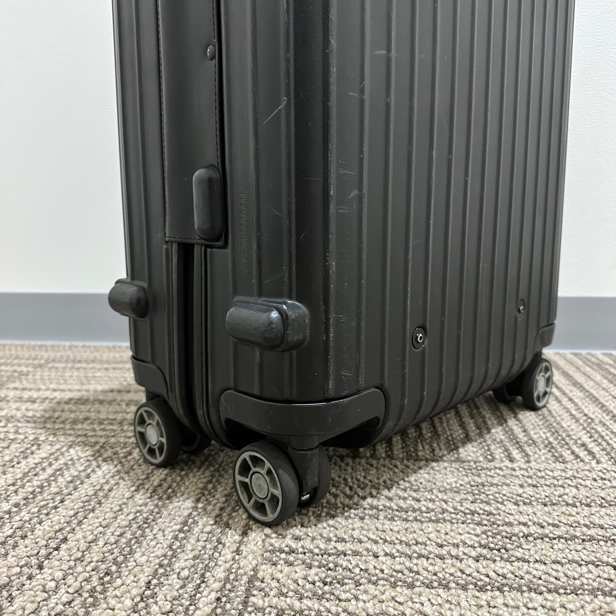 リモワ サルサ 834.52 中古商品 35リットル 4輪 – リモワ(RIMOWA)専門