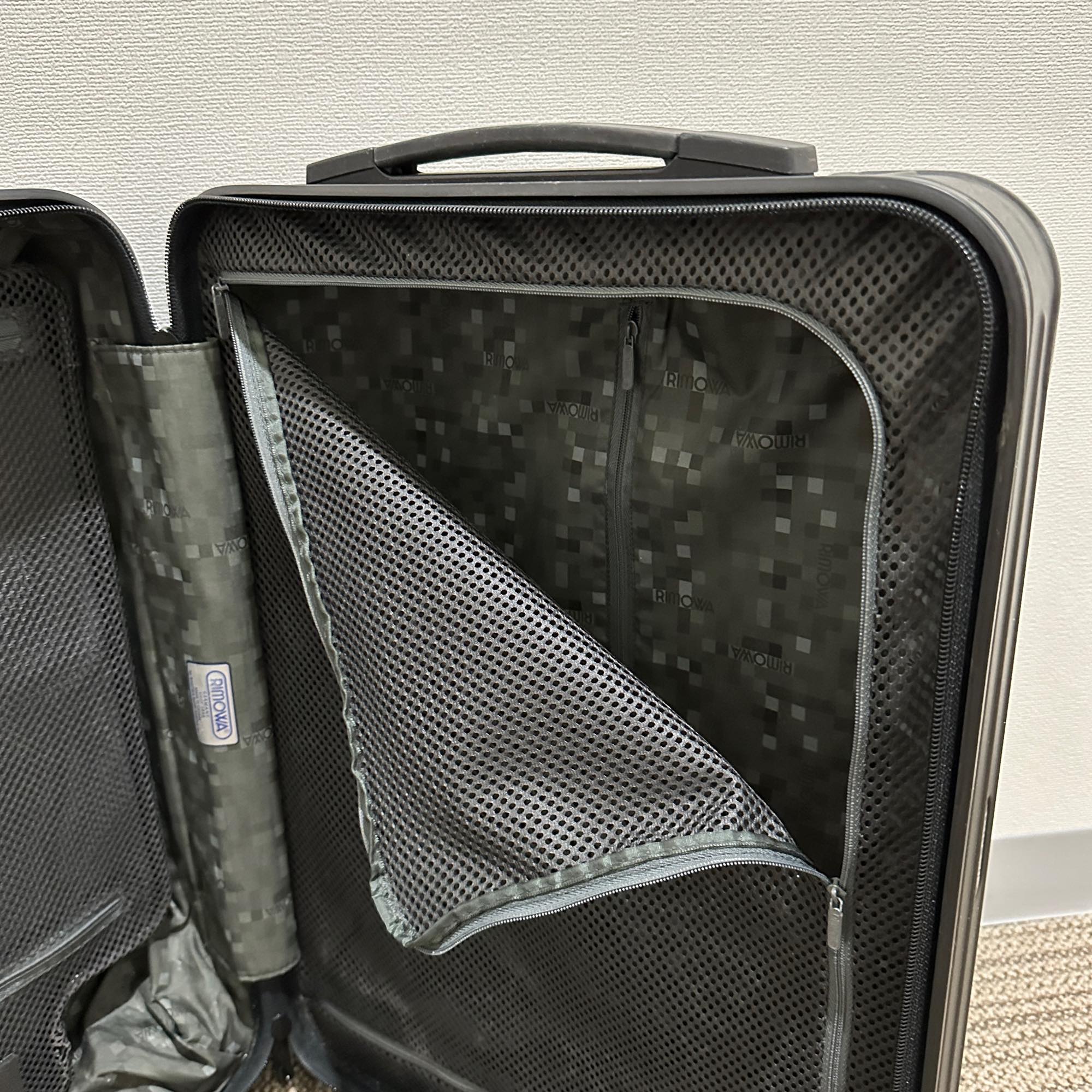 リモワ サルサ 834.52 中古商品 35リットル 4輪 – リモワ(RIMOWA)専門