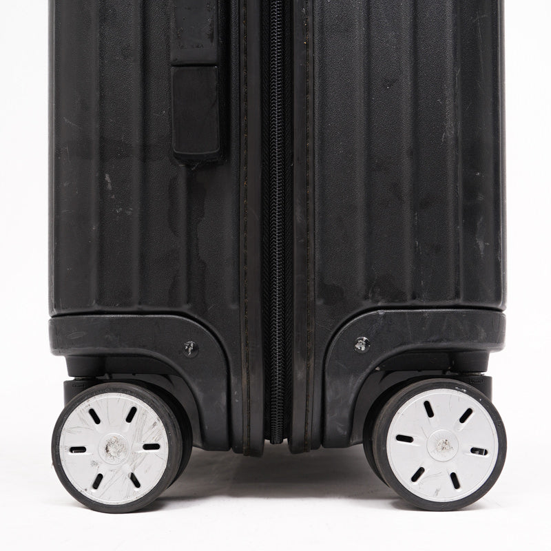 リモワ　サルサ　834.56　47リットル　中古商品　4輪