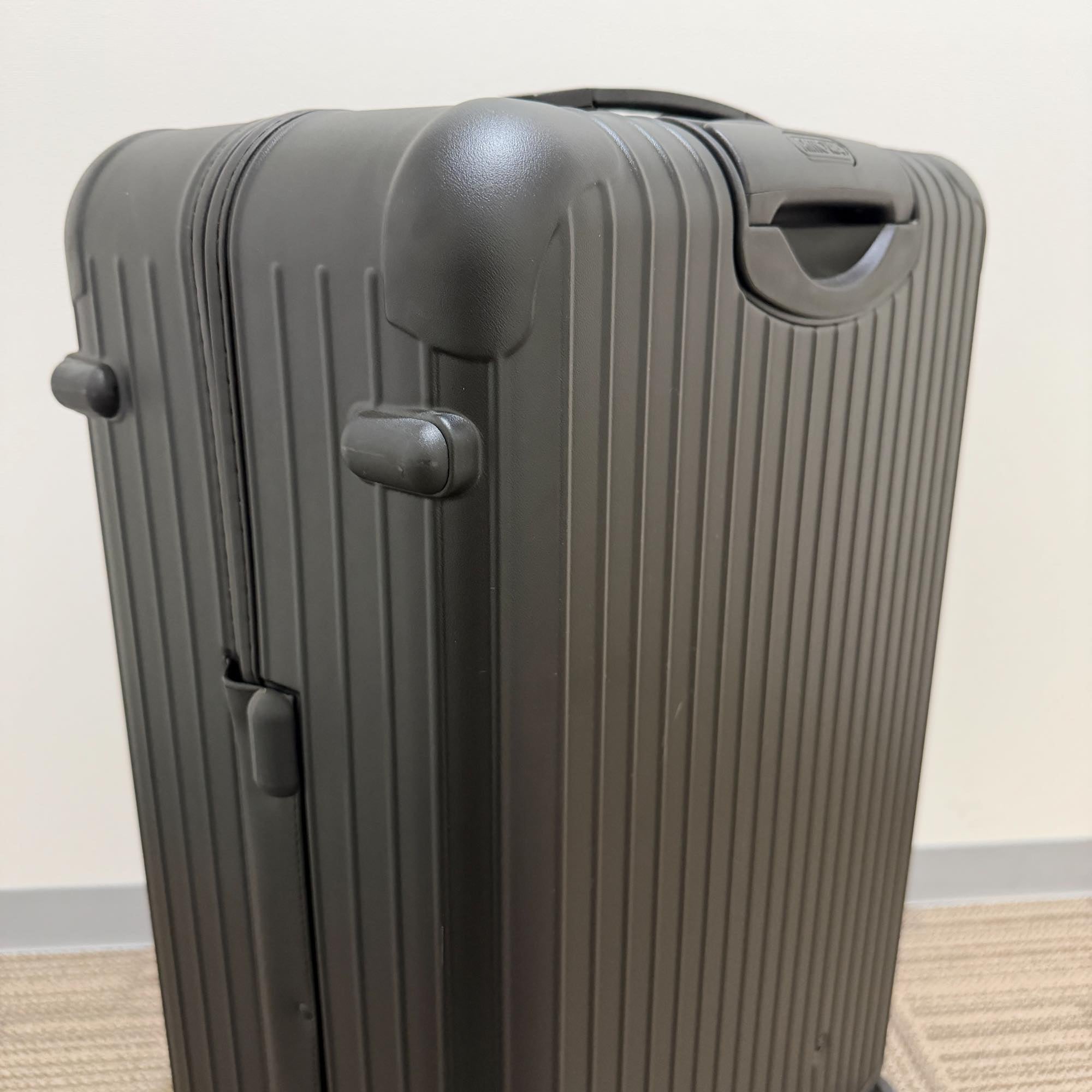 リモワ　サルサ　834.73.11.3　中古美品　98リットル　4輪
