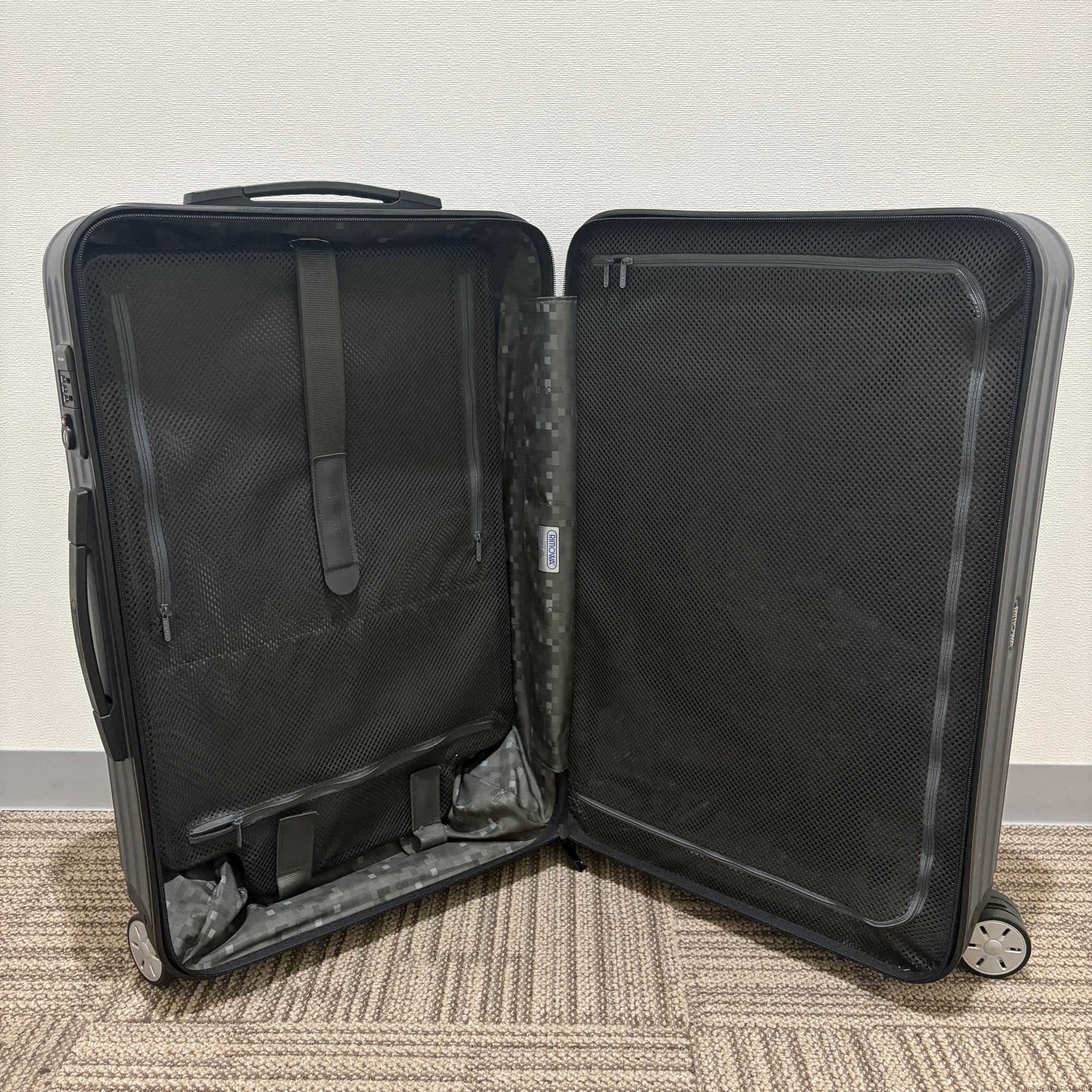 リモワ　サルサ(エッセンシャル)　838.63　63リットル(Check-In M)　中古美品　4輪