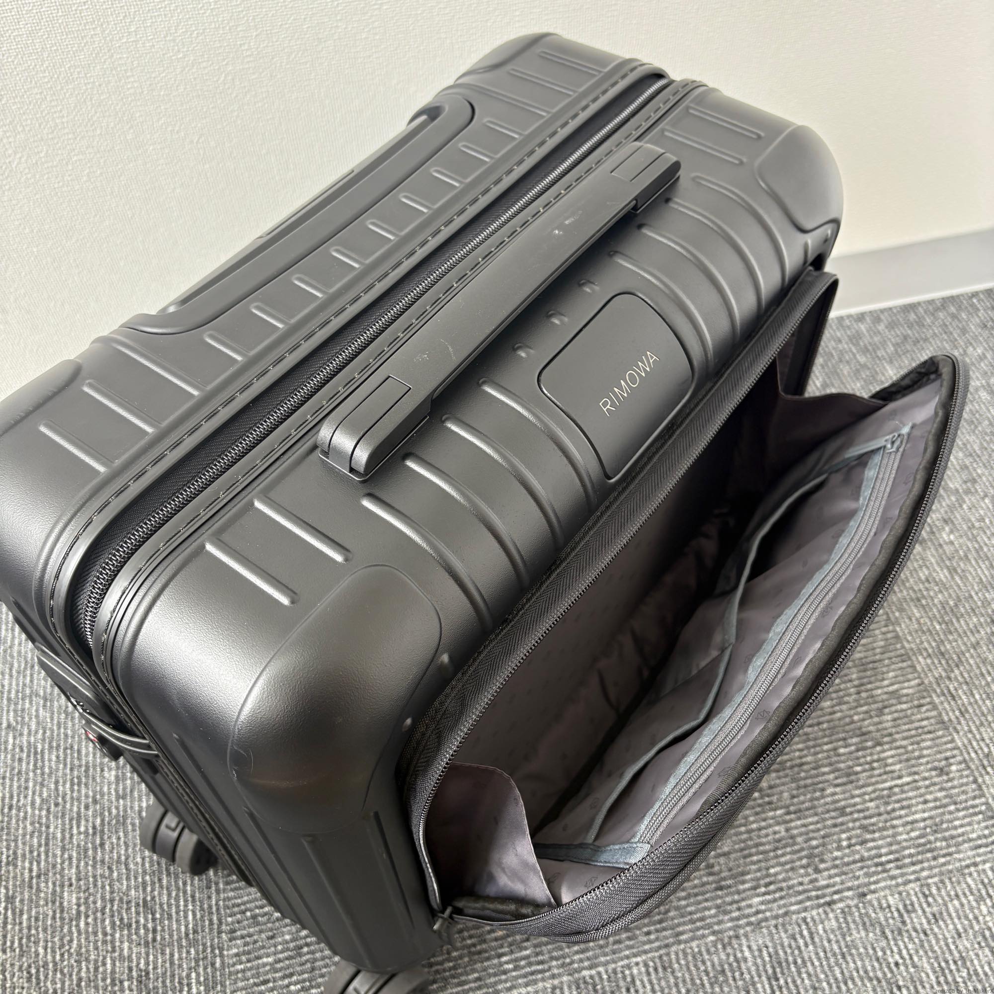 リモワ エッセンシャルスリーブ 842.40.63.4 コンパクト 31L 中古美品