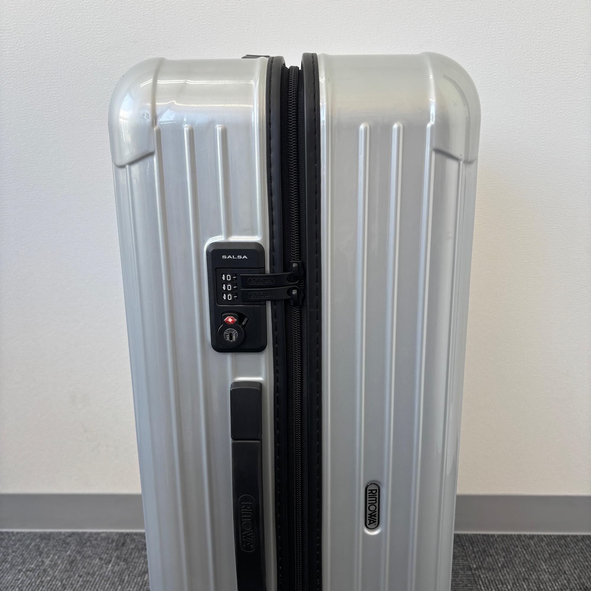 リモワ　サルサ(エッセンシャル)　U844.70　中古美品　86リットル　4輪