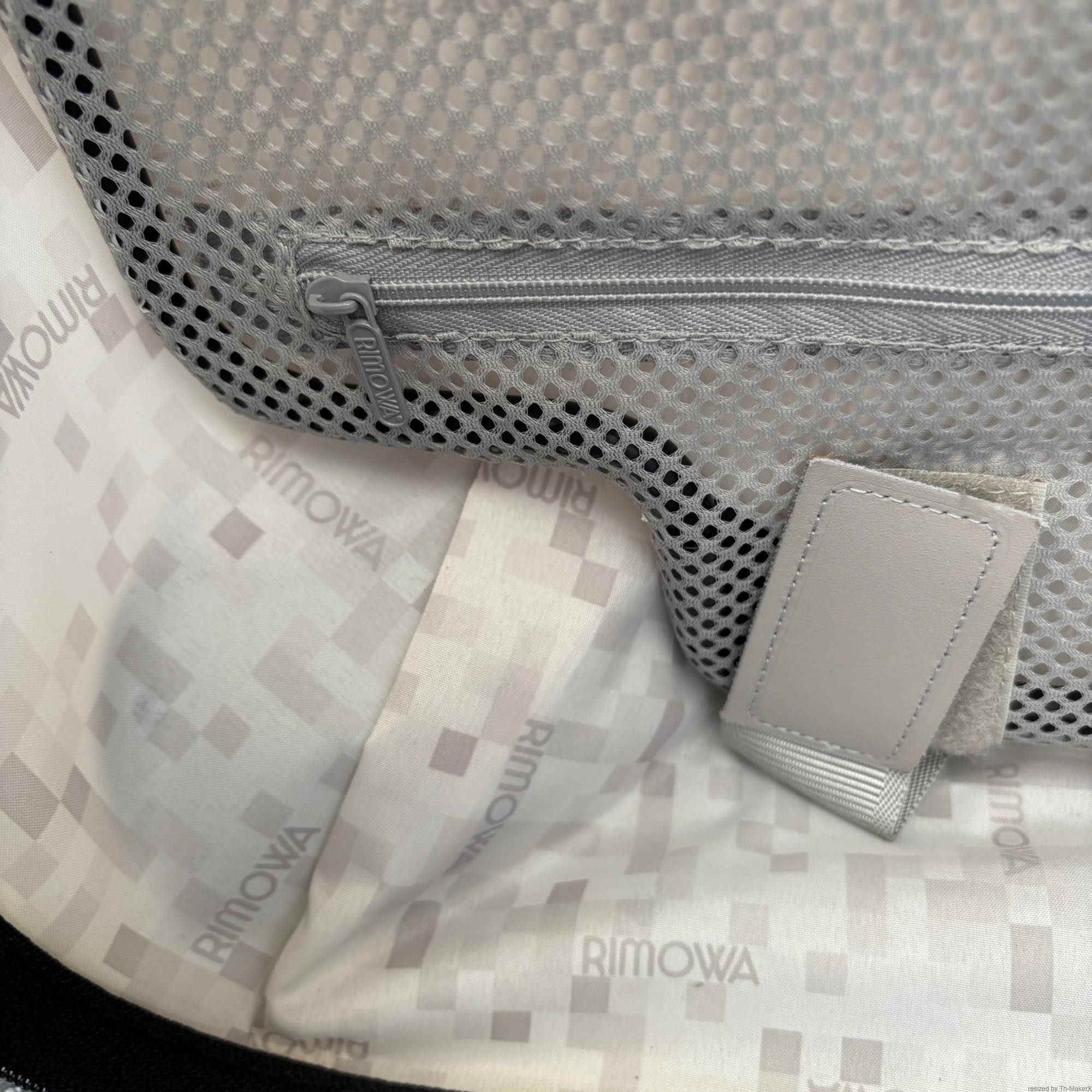 リモワ　サルサ(エッセンシャル)　U844.70　中古美品　86リットル　4輪