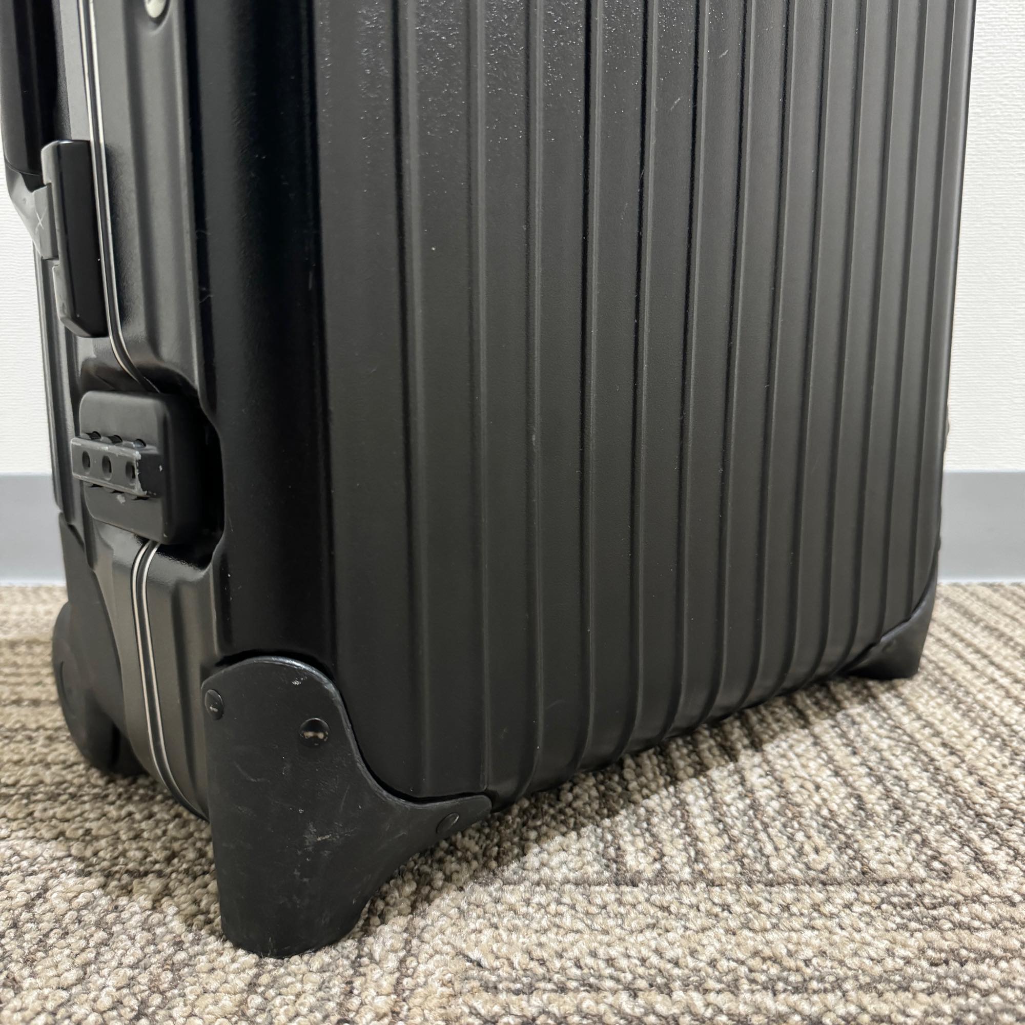 リモワ サンバ 中古商品 858.52 35リットル 2輪 – リモワ(RIMOWA)専門