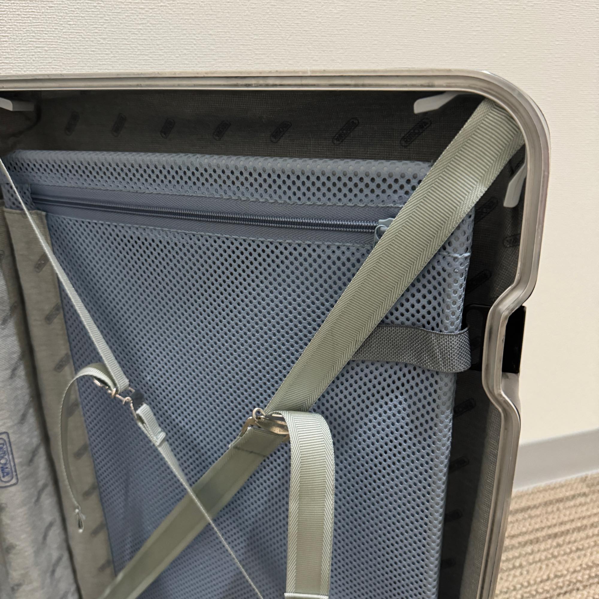 リモワ サンバ 中古商品 858.52 35リットル 2輪 – リモワ(RIMOWA)専門