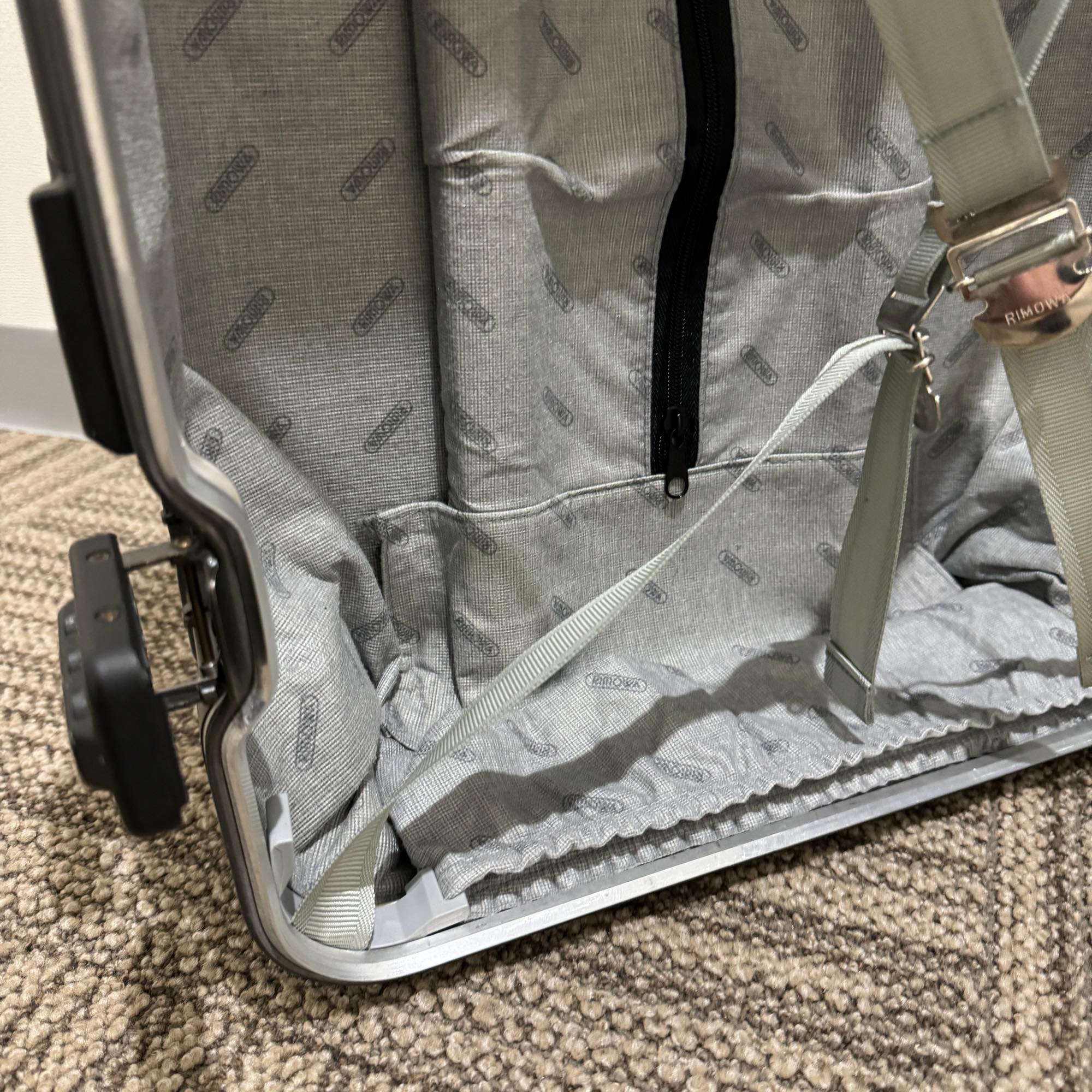 リモワ　RIMOWA サンバ　SAMBA 2輪スーツケース　35L グレー リモワ サンバ 中古商品 858.52 35リットル 2輪 – リモワ(RIMOWA)専門