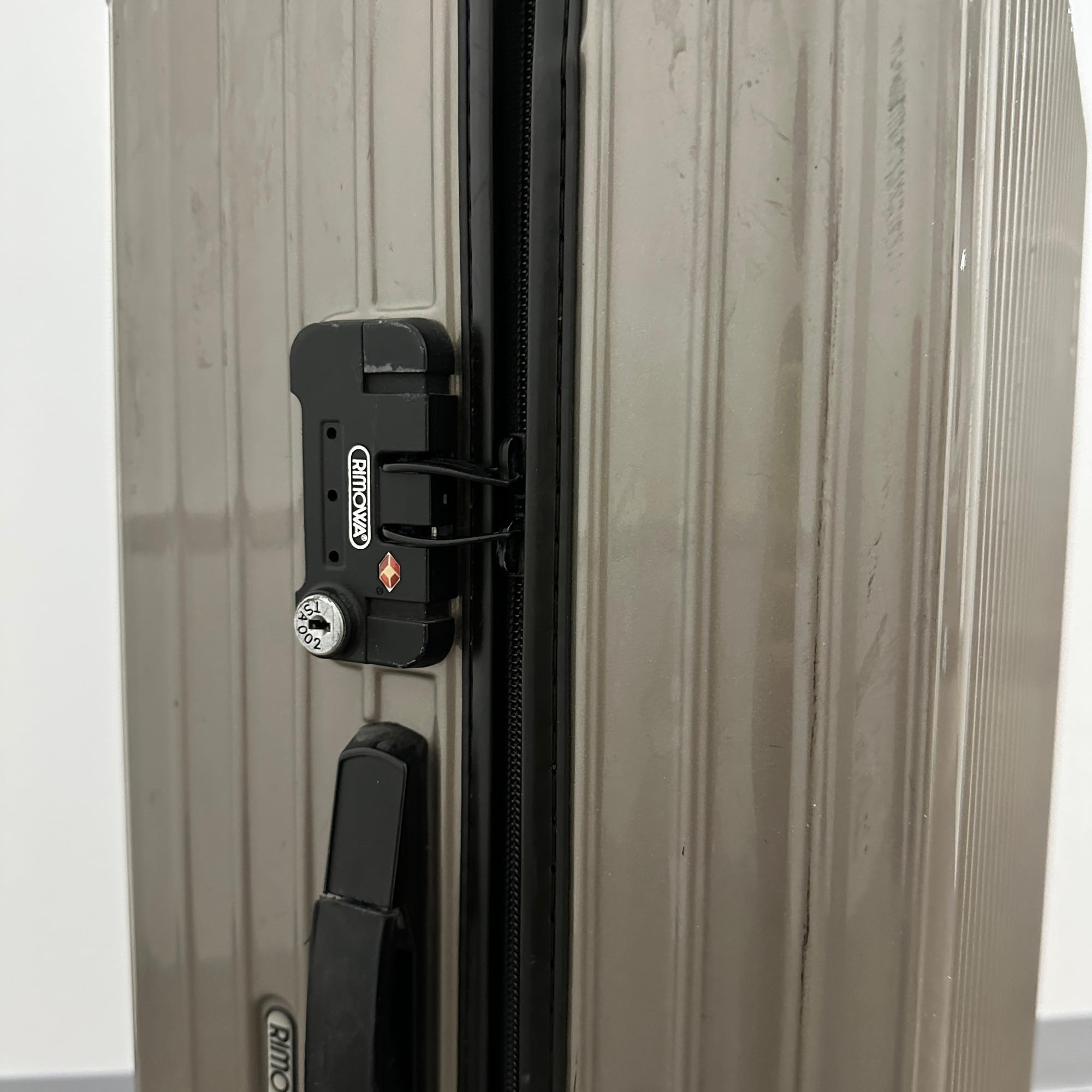 リモワ　サンバ　859.77　107リットル　中古商品　2輪