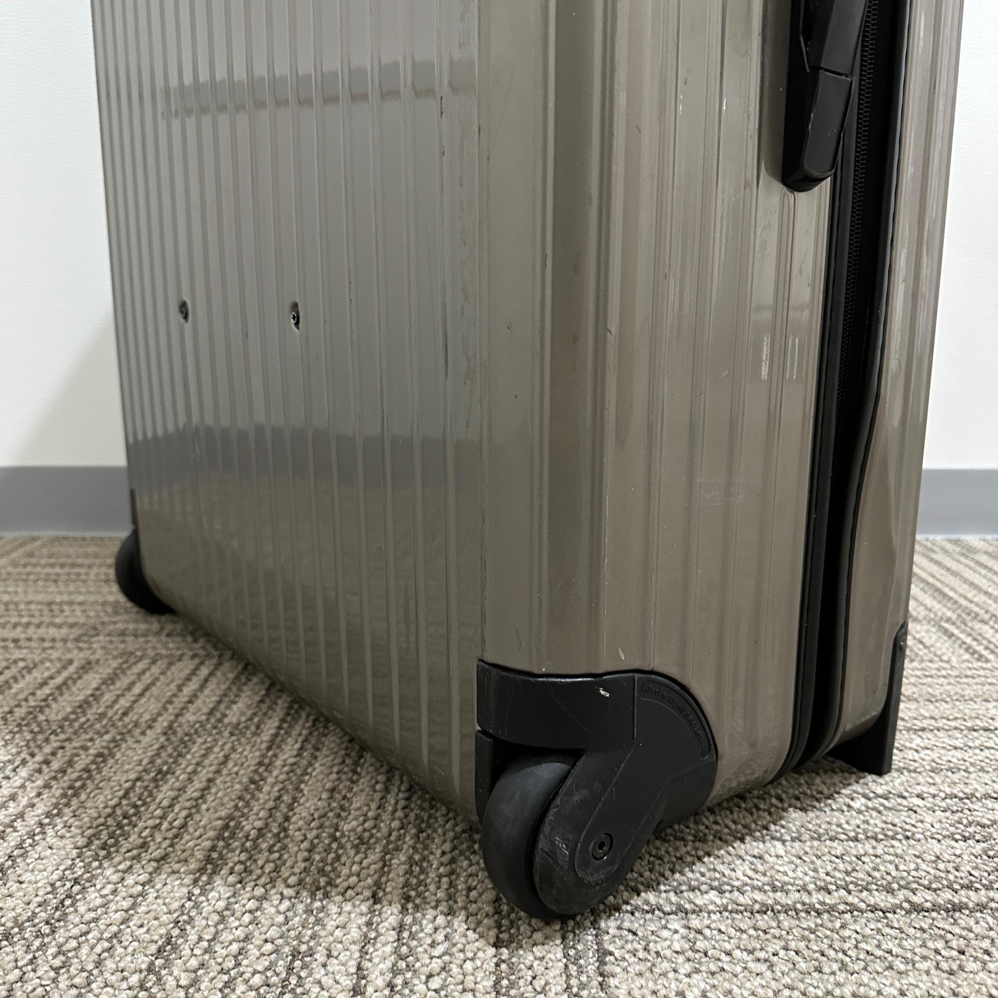 リモワ　サンバ　859.77　107リットル　中古商品　2輪