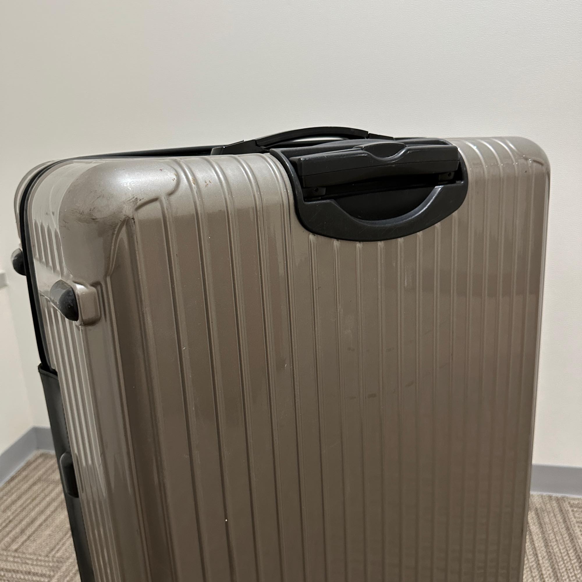 リモワ　サンバ　859.77　107リットル　中古商品　2輪