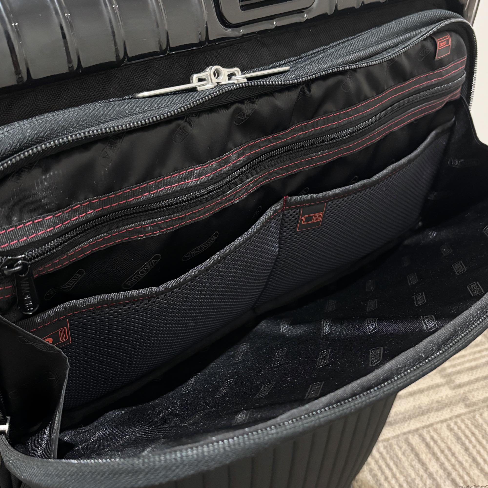リモワ　エッセンシャルスリーブ (サルサデラックス ハイブリッド)　U860.70　89リットル　ブラック　アウトレット品　4輪