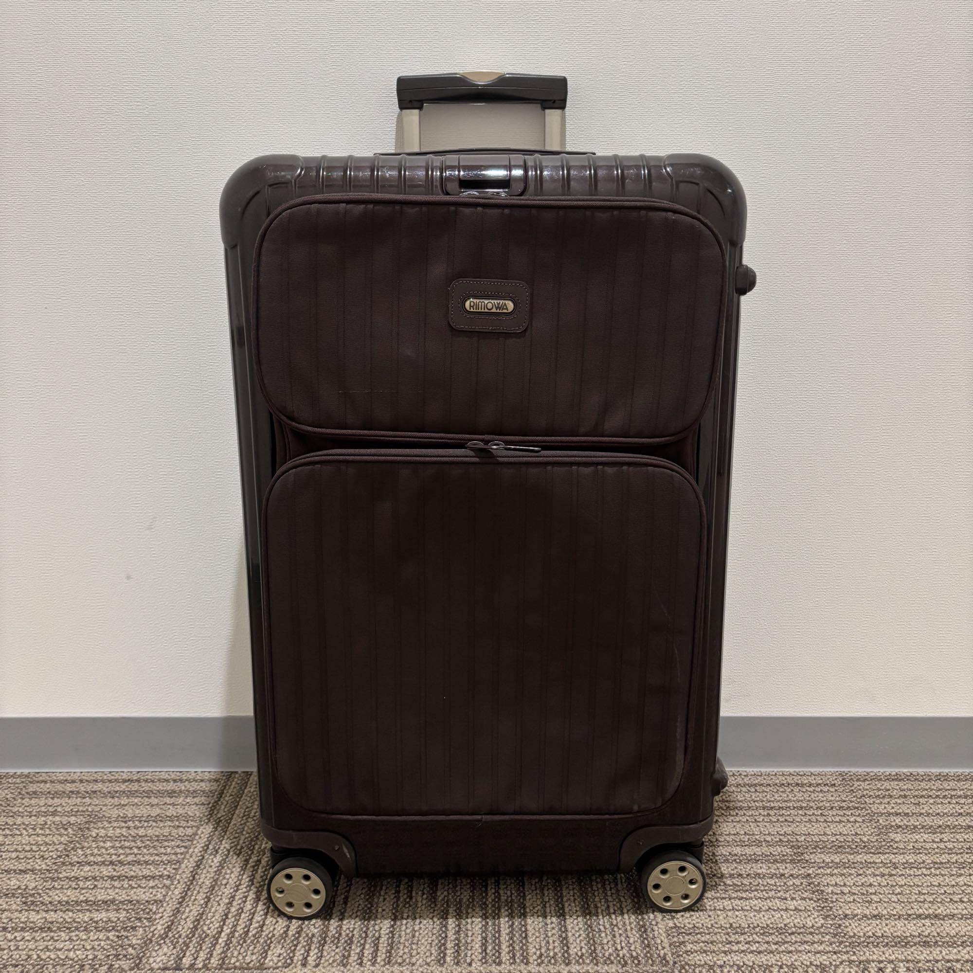 リモワ　エッセンシャルスリーブ (サルサデラックス ハイブリッド)　U862.70　89リットル　中古商品　4輪