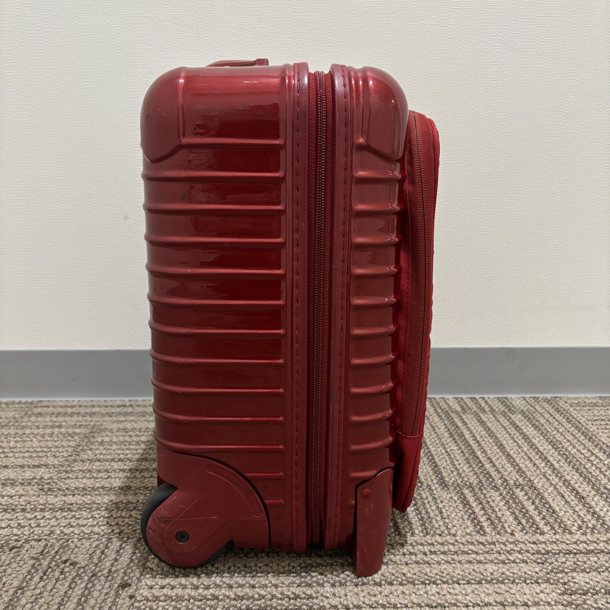 リモワ　エッセンシャルスリーブ (サルサデラックス ハイブリッド)　863.41.21.2　23リットル　中古美品　2輪