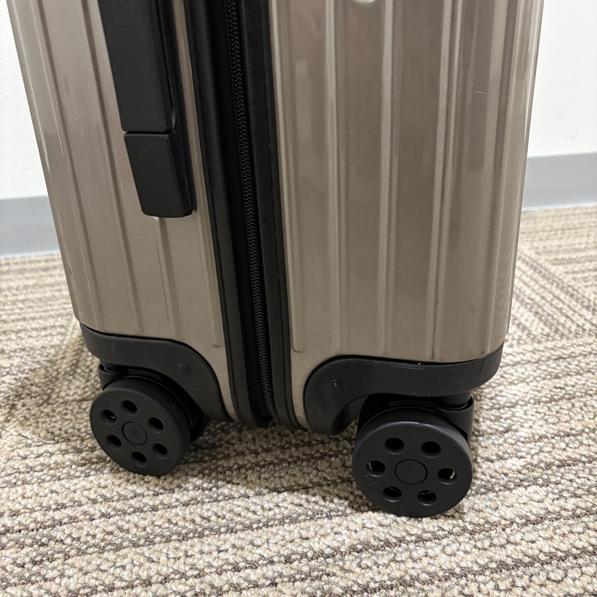 リモワ サルサ 中古美品 869.56 45リットル 4輪 – リモワ(RIMOWA)専門