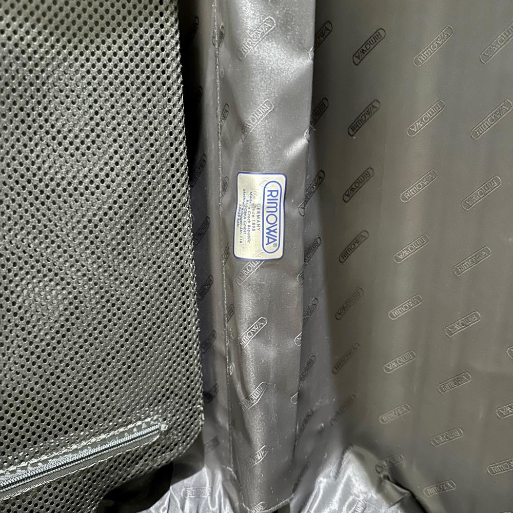 リモワ　サルサデラックス　870.52 　新古品　32リットル　4輪