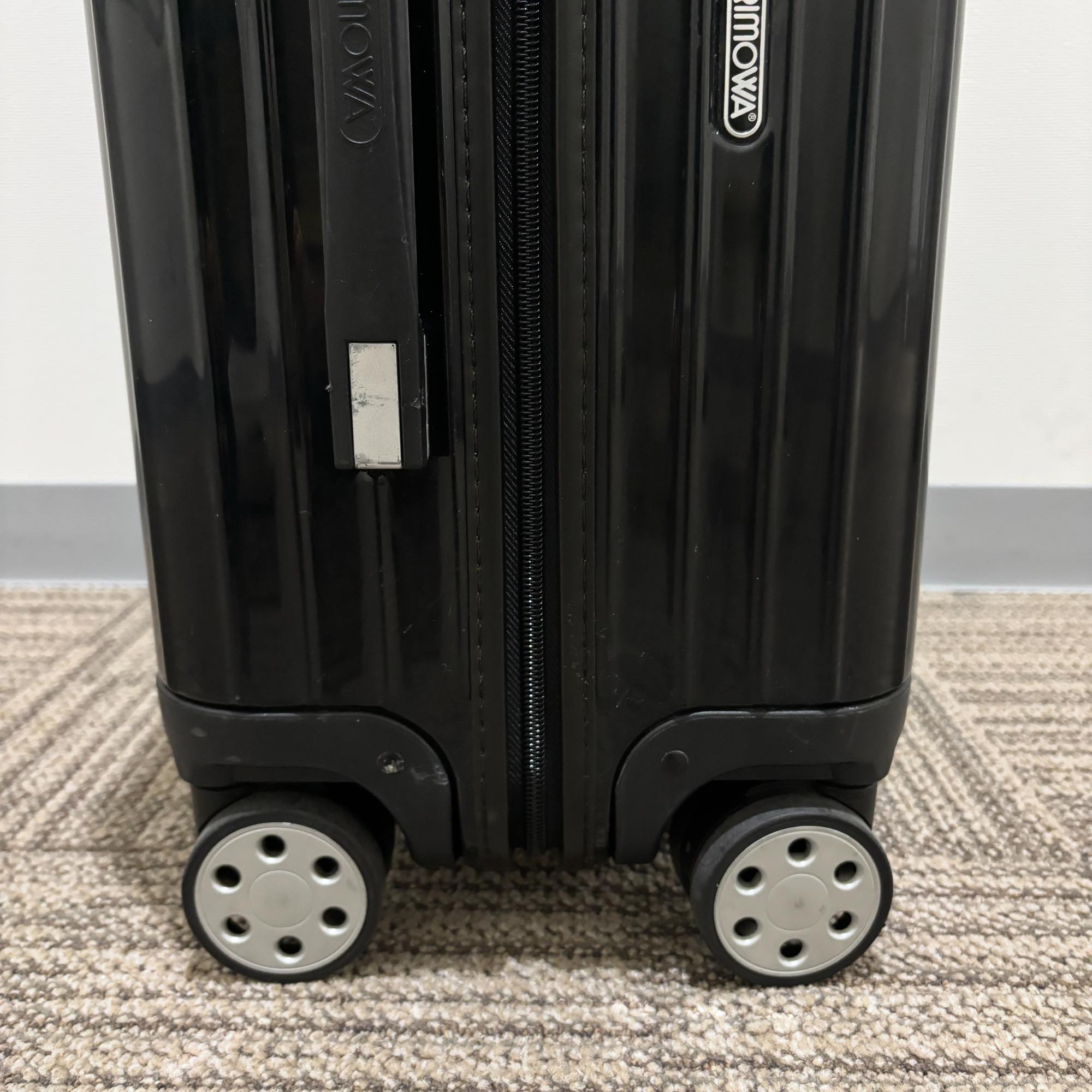 リモワ エッセンシャル(サルサ デラックス) 870.56.11.3 中古美品 52