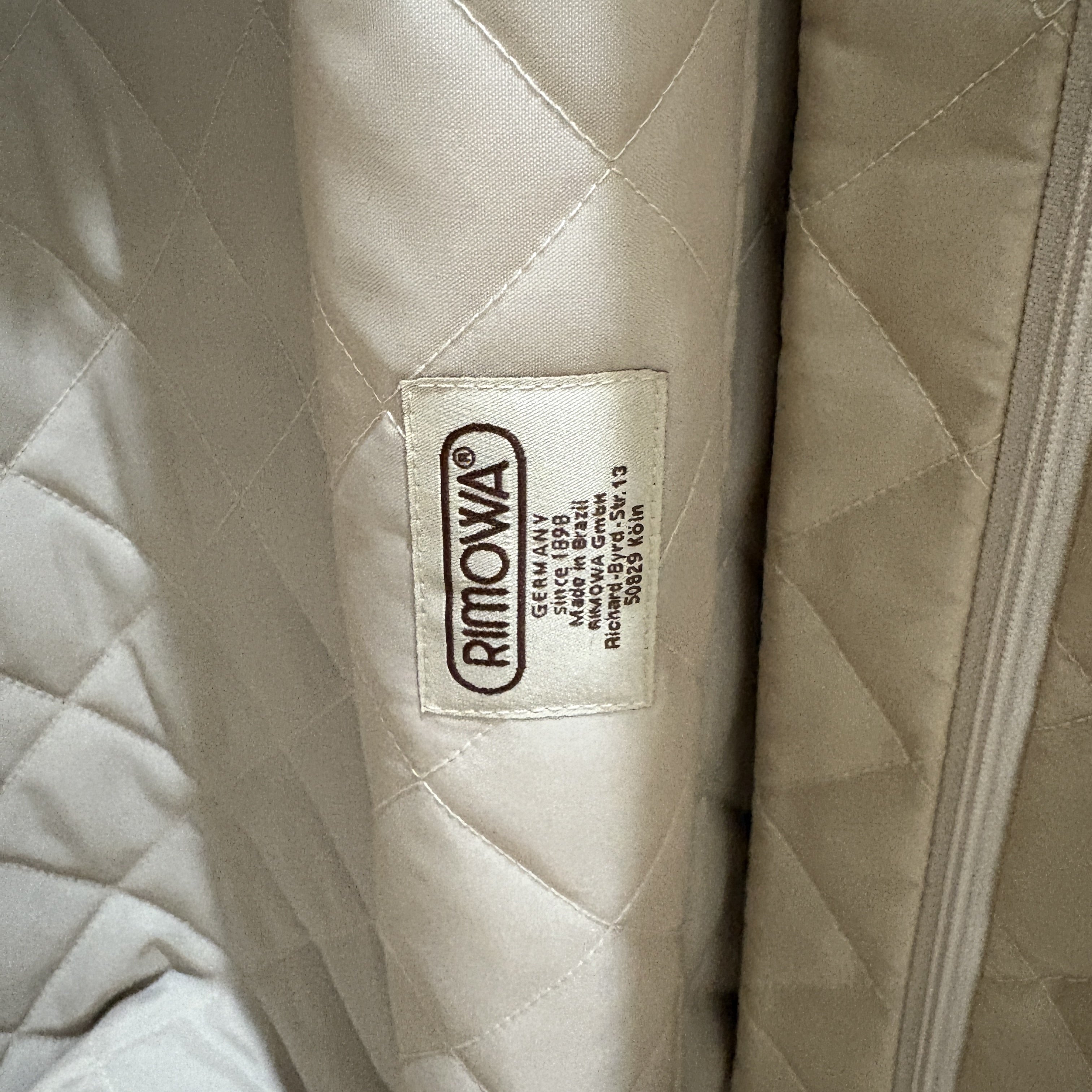 リモワ　ボサノバ　870.56.41.4　42リットル　中古美品　4輪