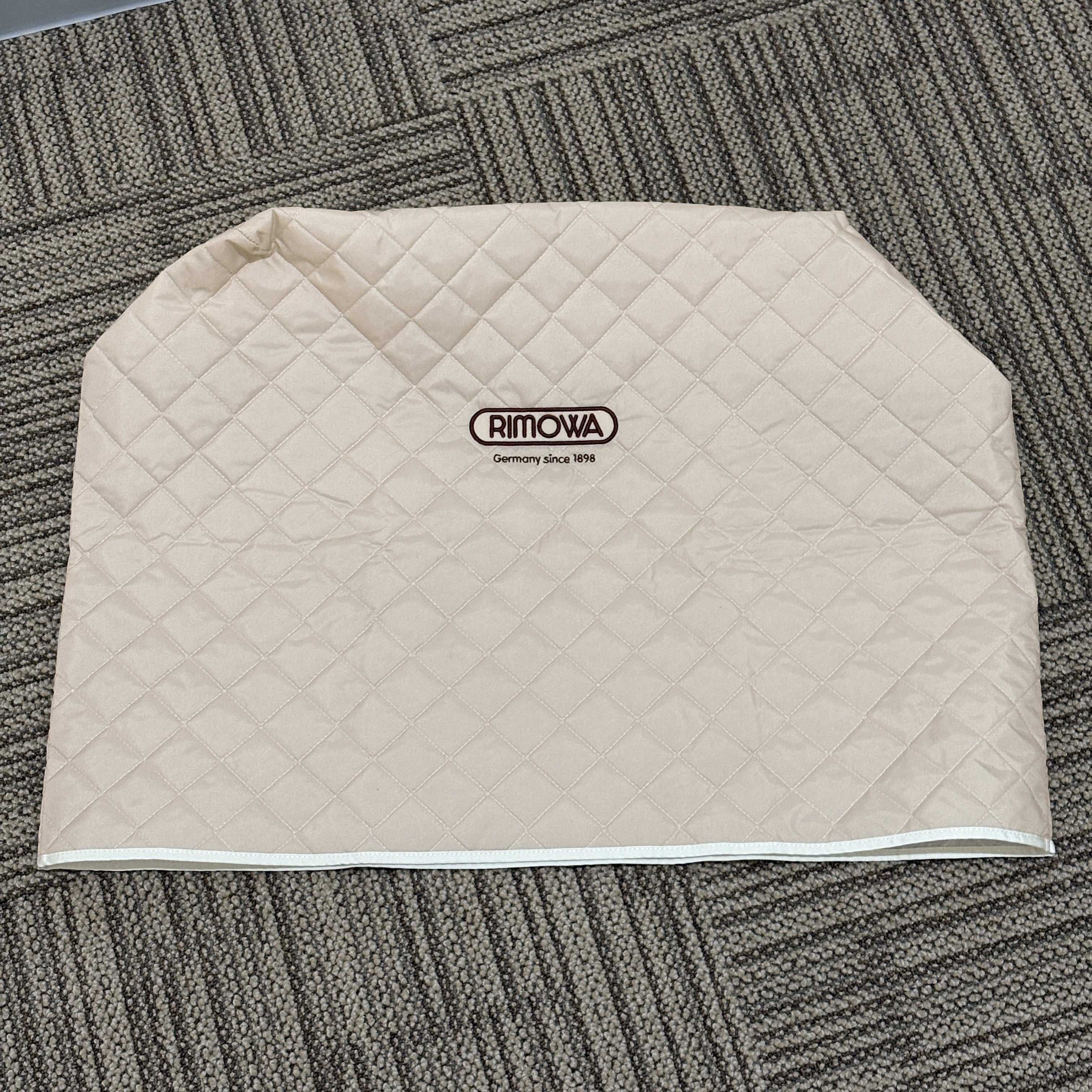 リモワ　ボサノバ　870.56.41.4　42リットル　中古美品　4輪