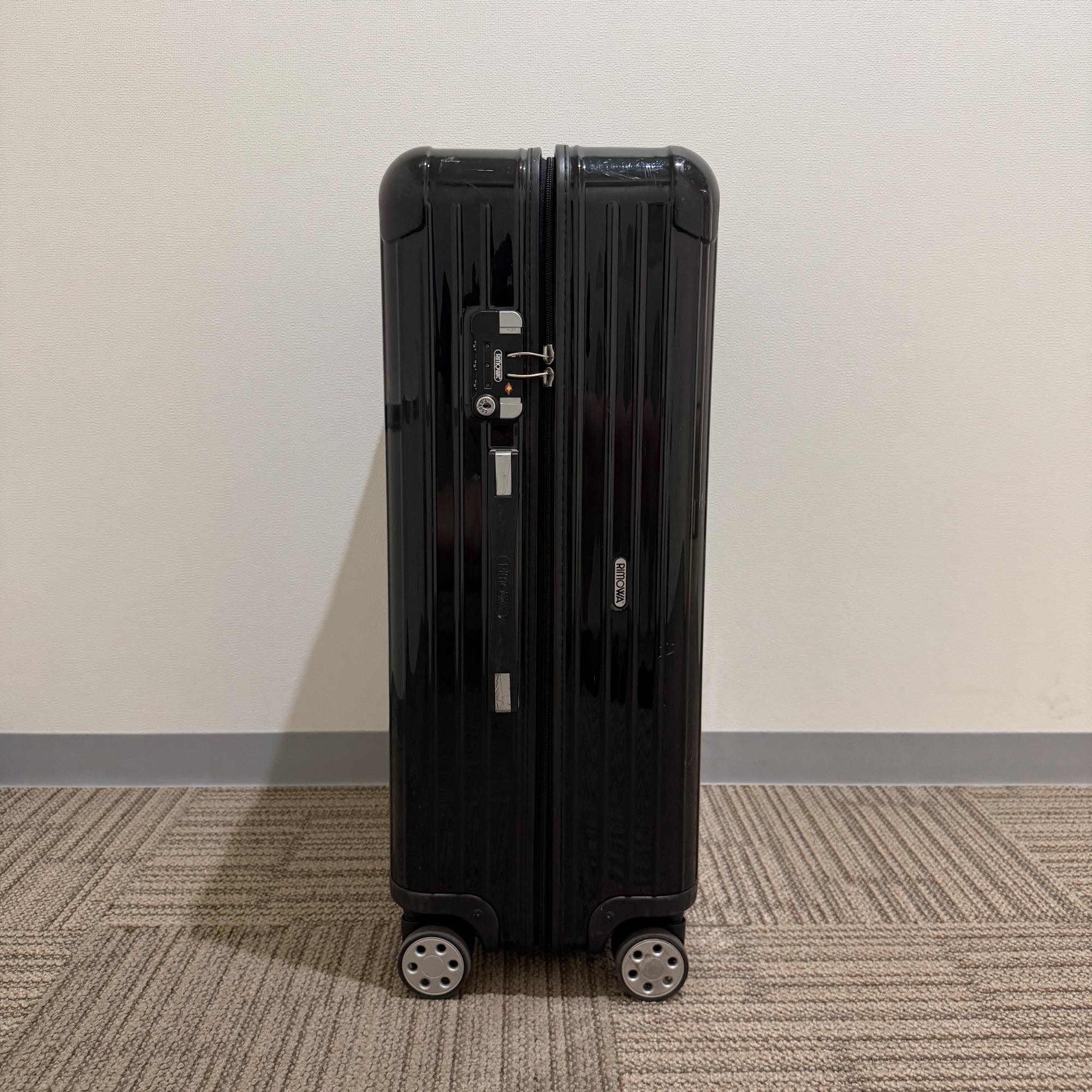 リモワ　サルサデラックス　U870.70.21.1　中古美品　86リットル　4輪