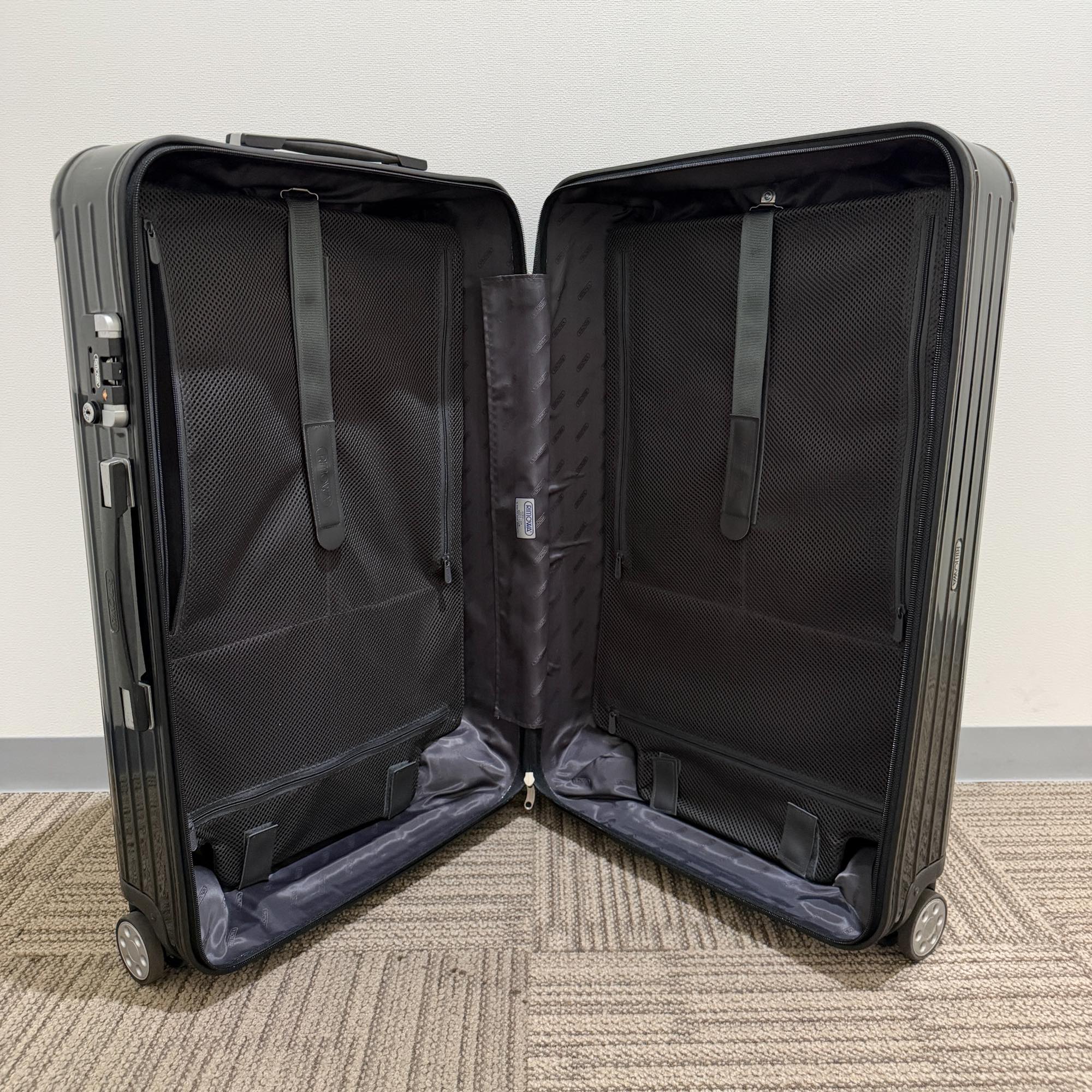 リモワ　サルサデラックス　U870.70.21.1　中古美品　86リットル　4輪