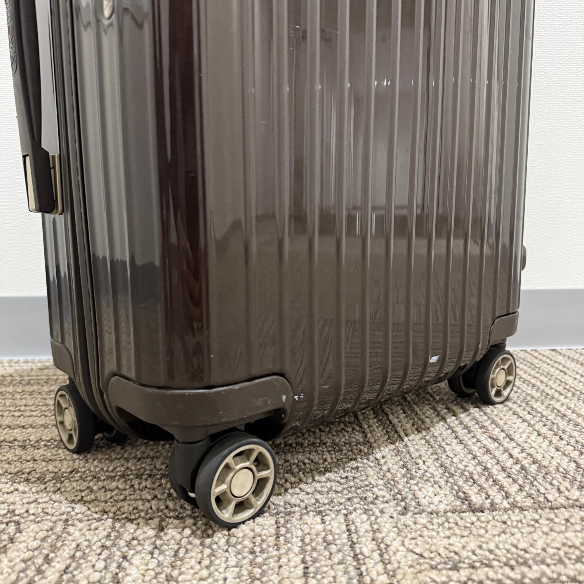 リモワ　サルサデラックス　872.52　33リットル　中古商品　4輪