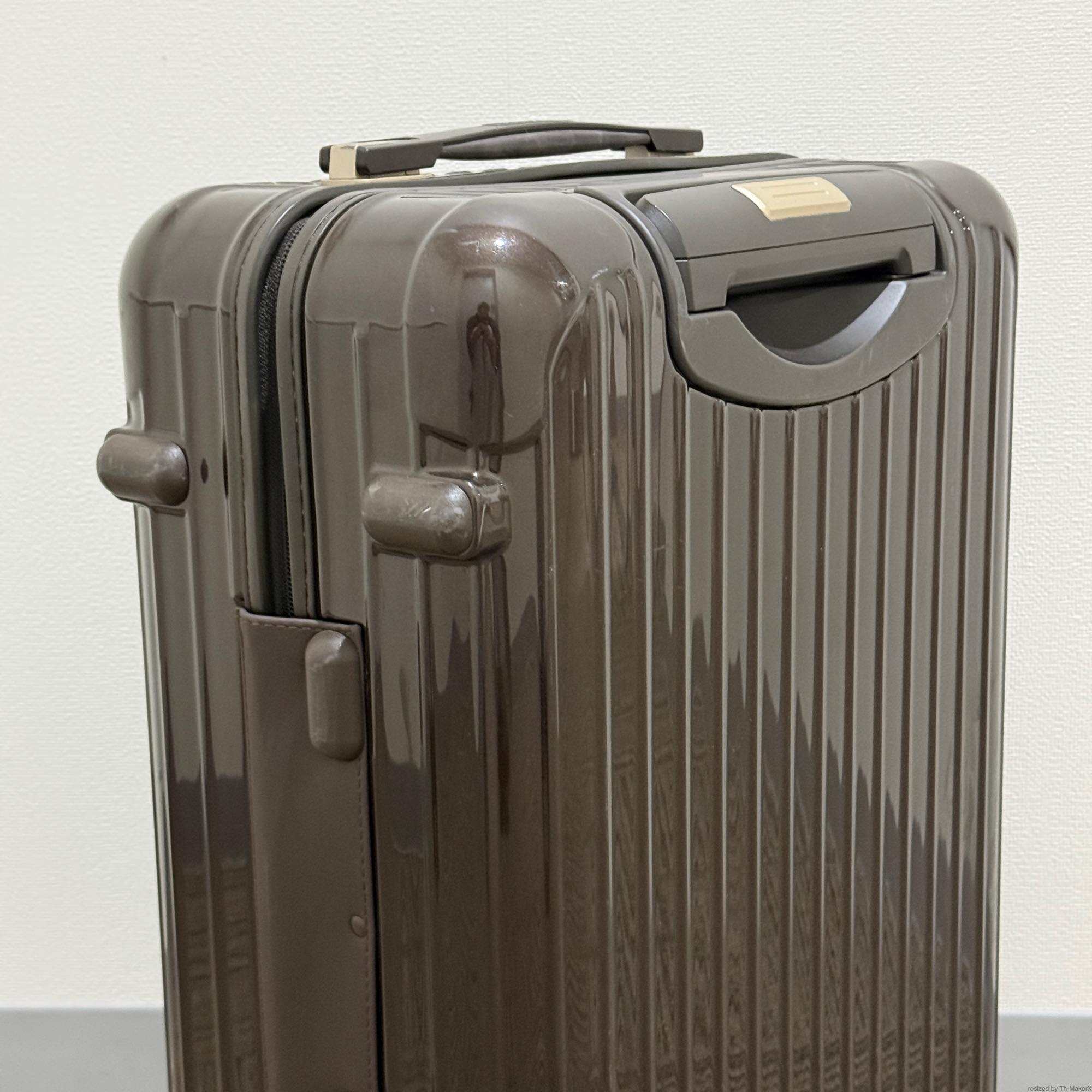 リモワ　サルサデラックス　872.52　33リットル　中古商品　4輪