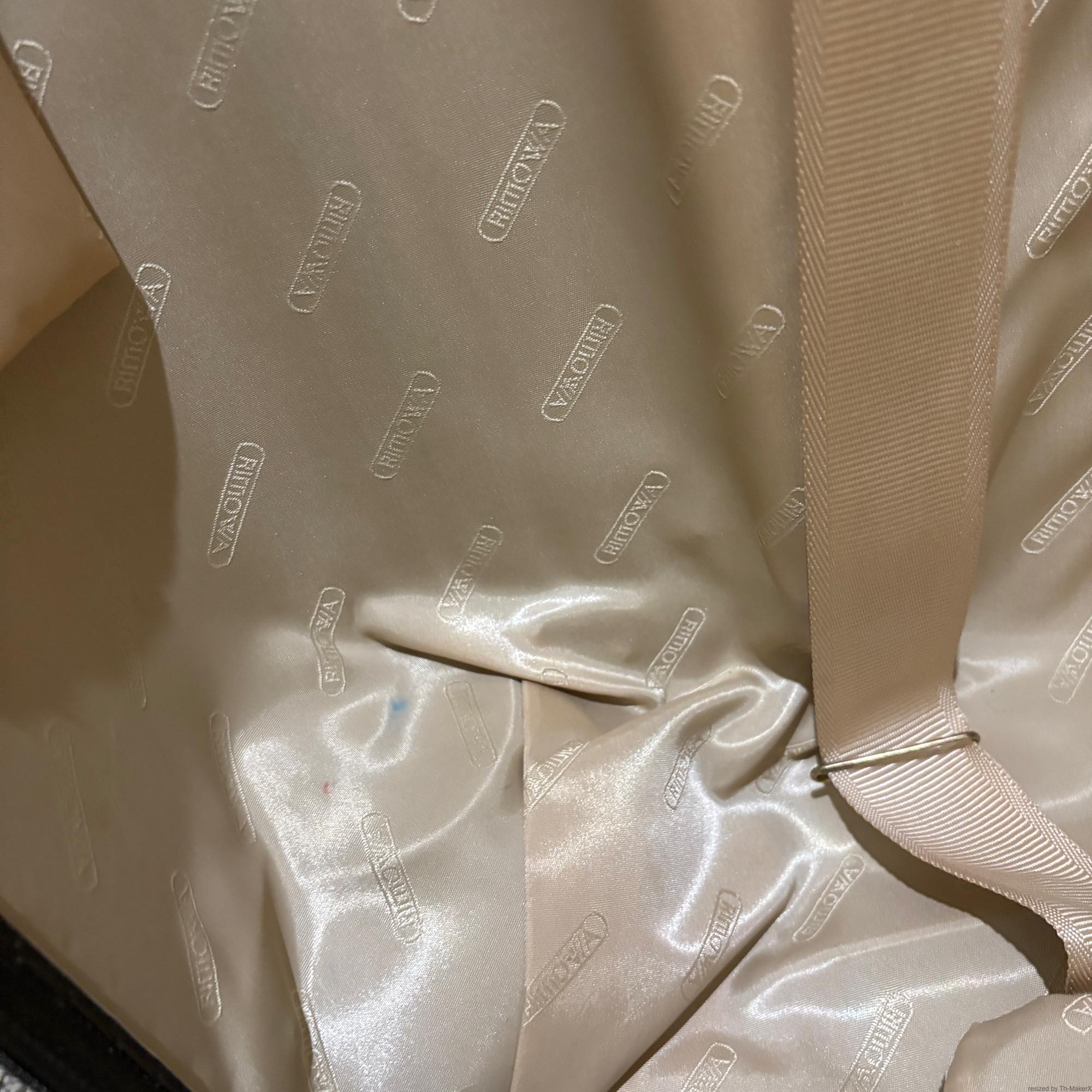 リモワ　サルサデラックス(エッセンシャル)　872.63　中古美品　61リットル　4輪