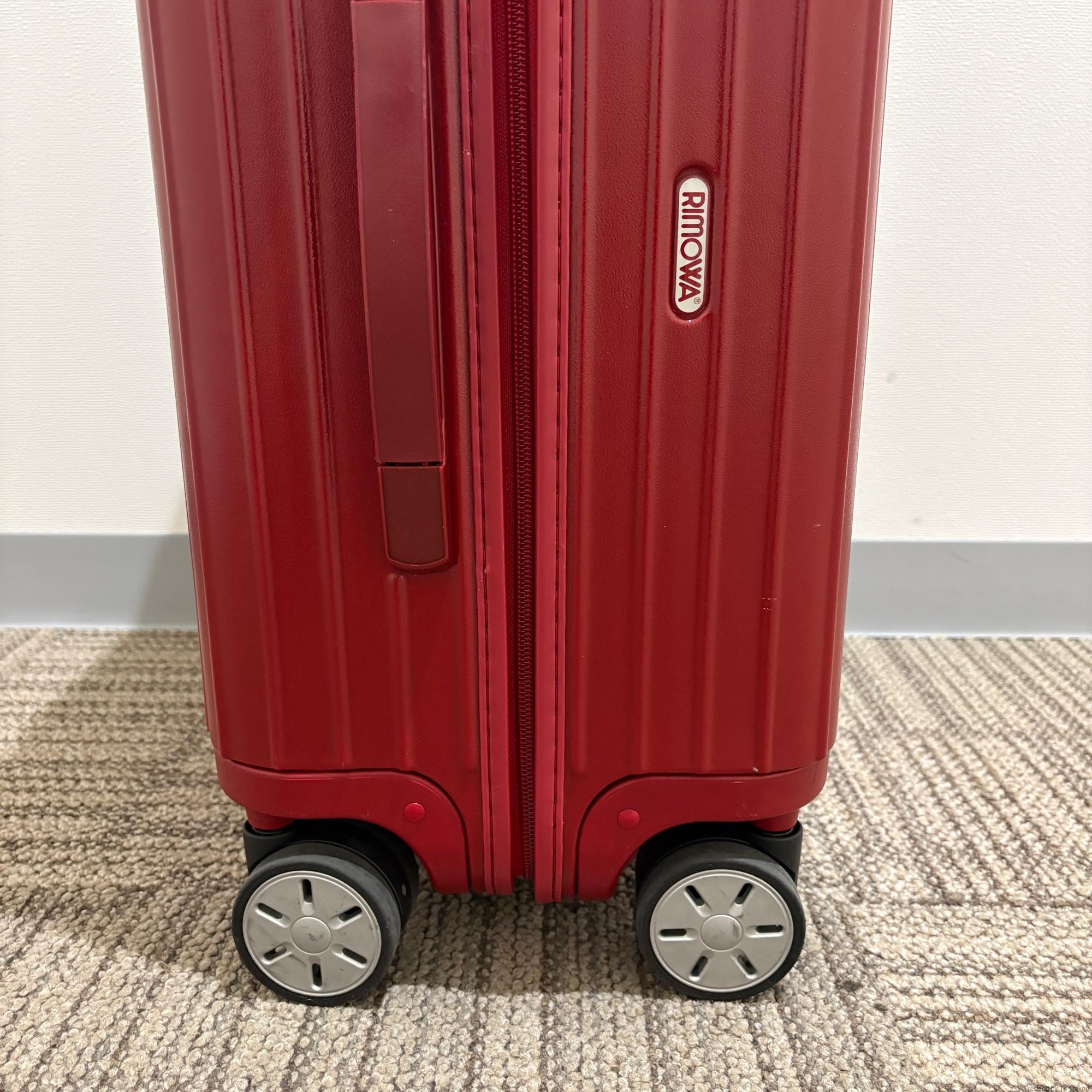 リモワ　サルサ(エッセンシャル)　875.56 　45リットル　中古美品　4輪