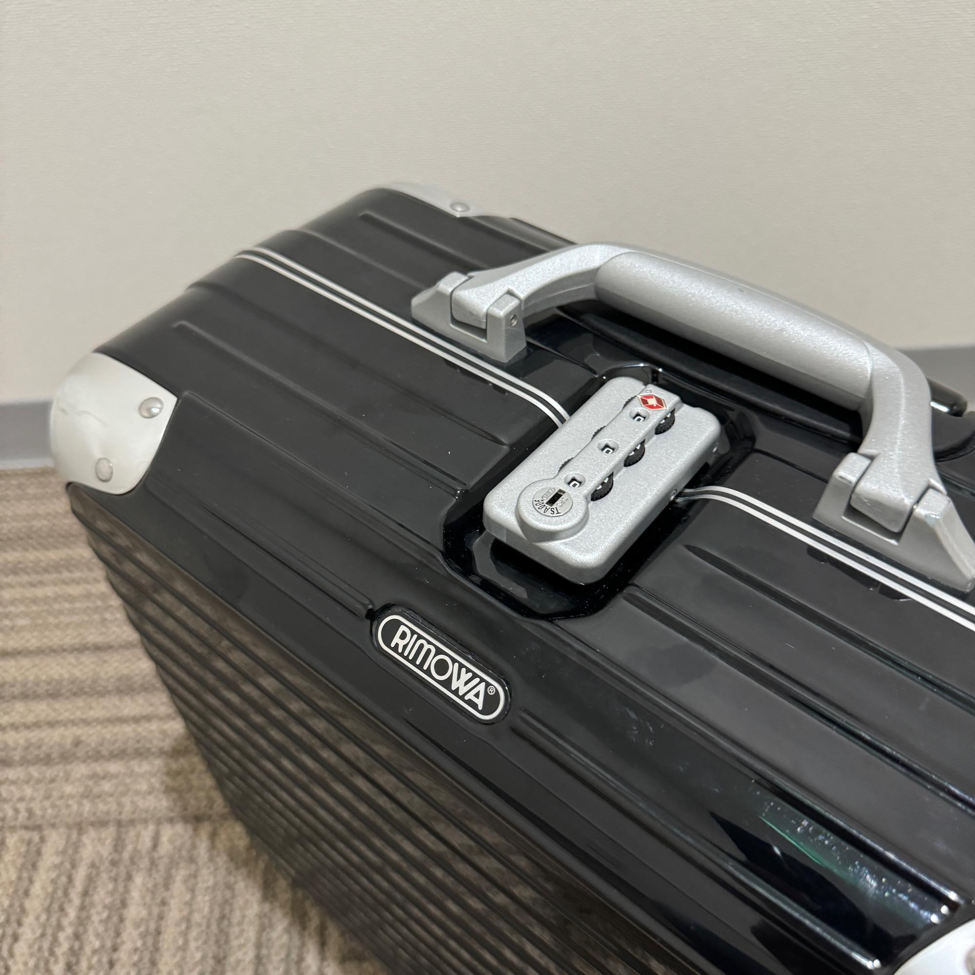 リモワ　リンボ　880.40.50.2　中古美品　24リットル　4輪