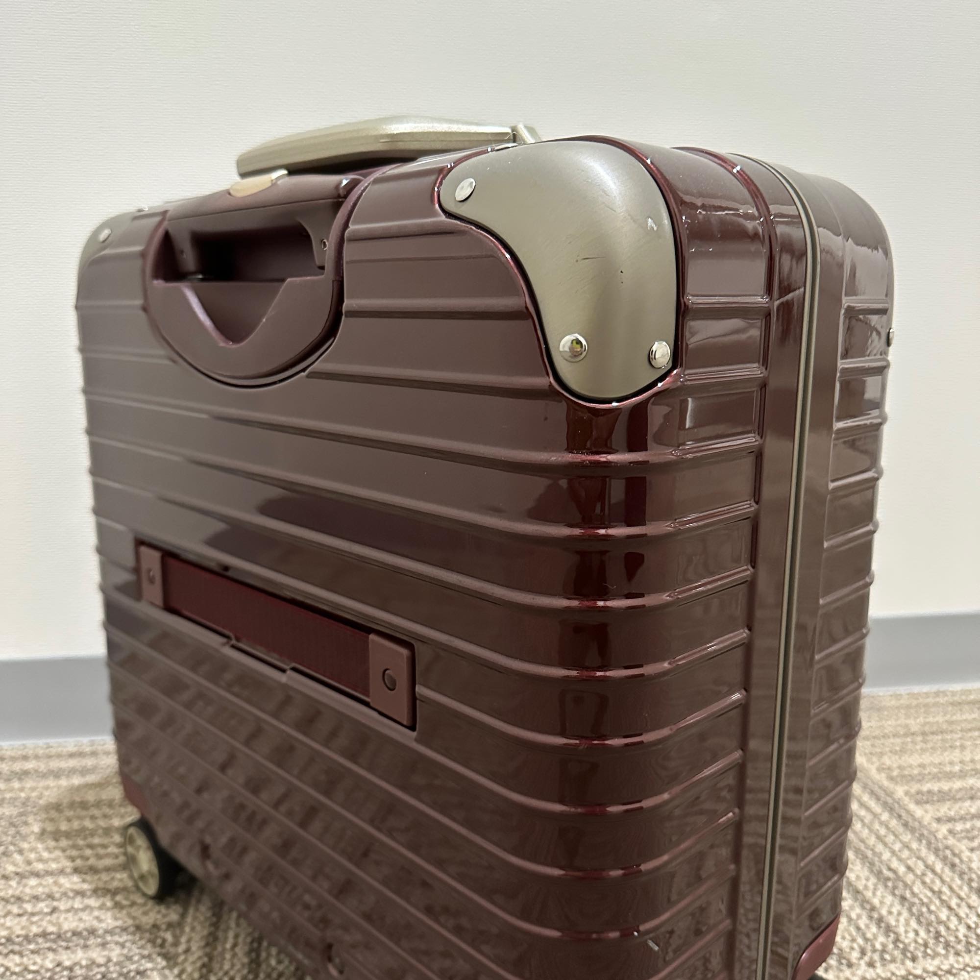 リモワ　リンボ　881.40.34.4　27リットル　中古美品　4輪