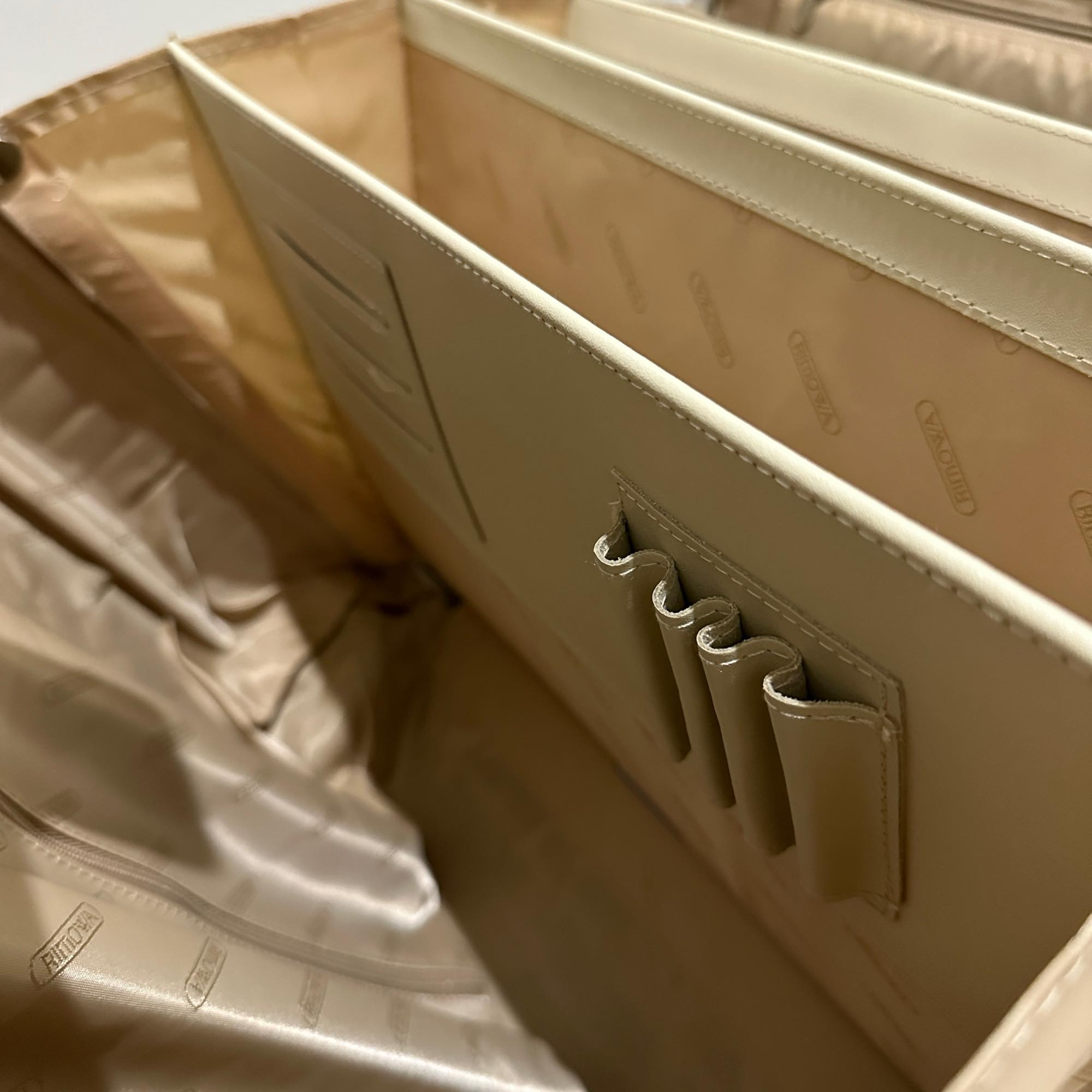 リモワ　リンボ　881.40.34.4　27リットル　中古美品　4輪