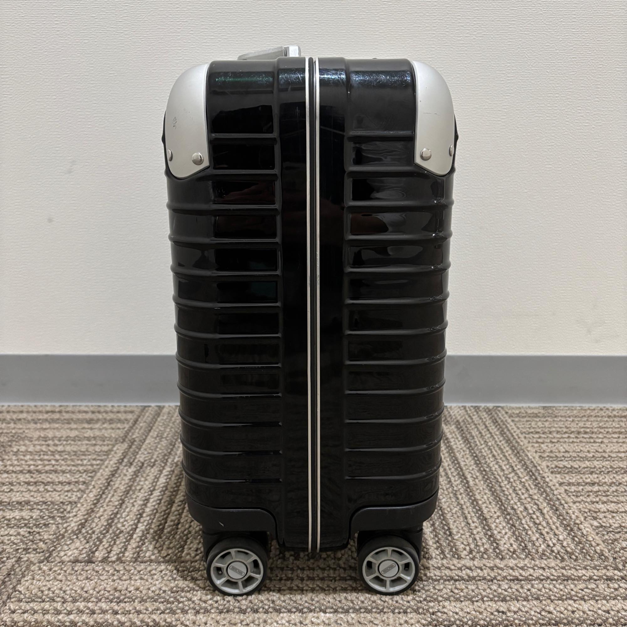 リモワ　リンボ　881.40.21.2　24リットル　中古美品　2輪
