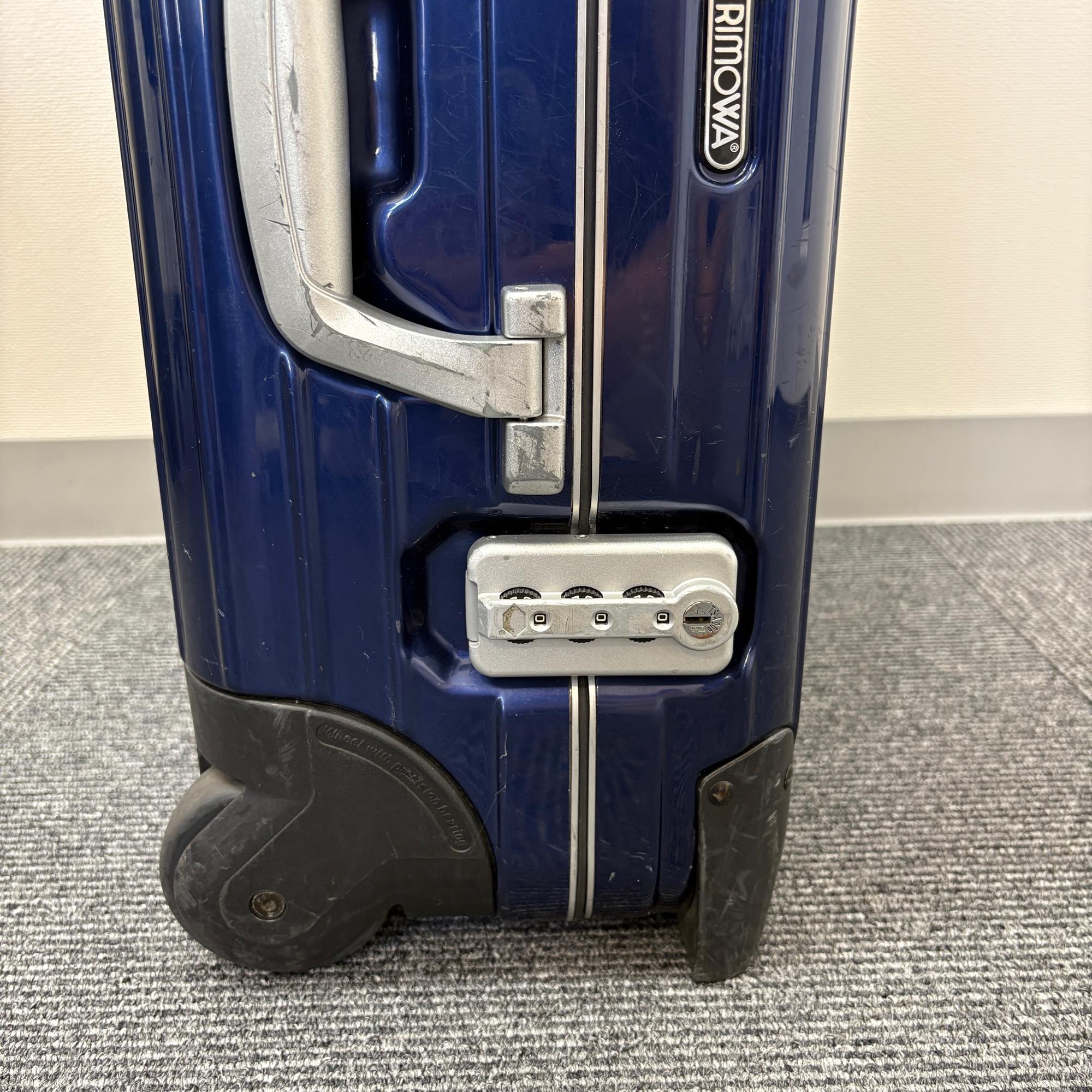 リモワ　リンボ(ハイブリッド)　881.52　32リットル　中古商品　2輪