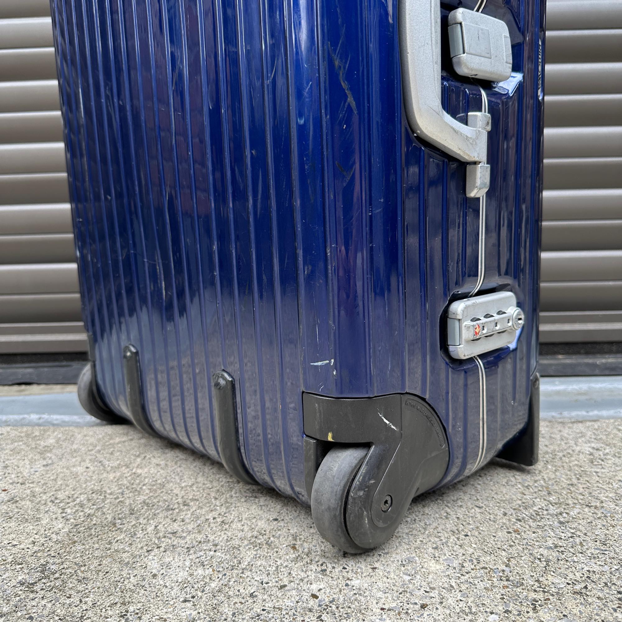 リモワ　リンボ　U881.63　60リットル　中古商品　2輪