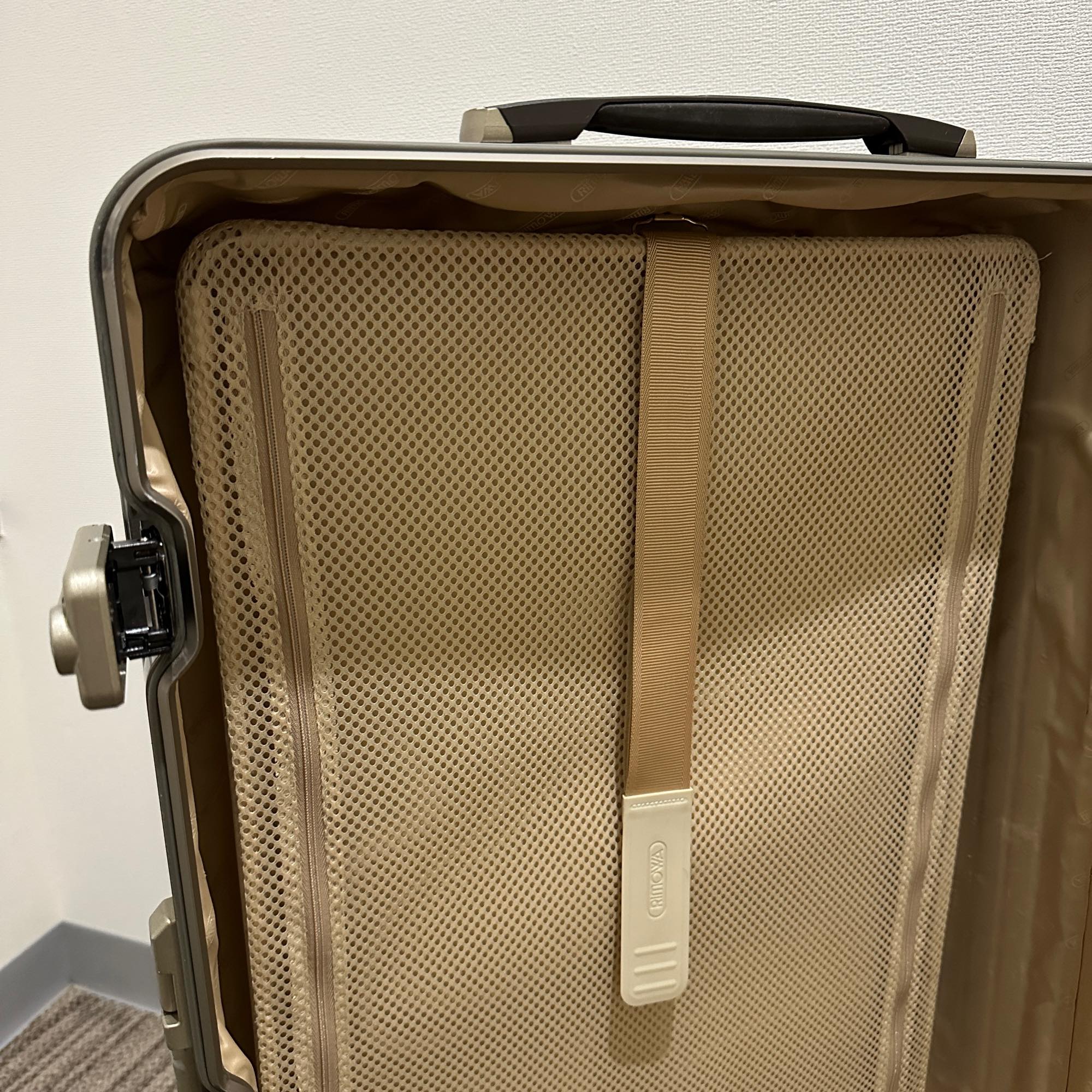 リモワ　リンボ　881.70.33.4　73リットル　中古商品　4輪