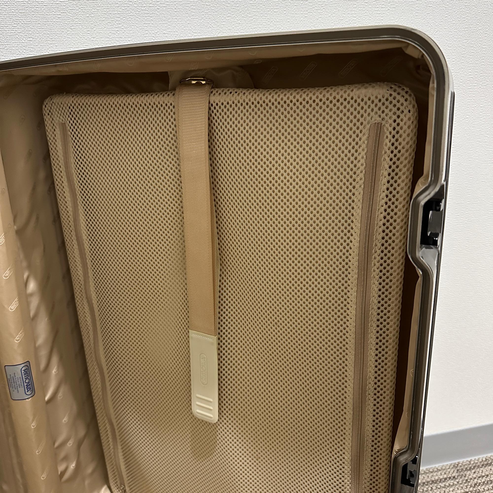 リモワ　リンボ　881.70.33.4　73リットル　中古商品　4輪