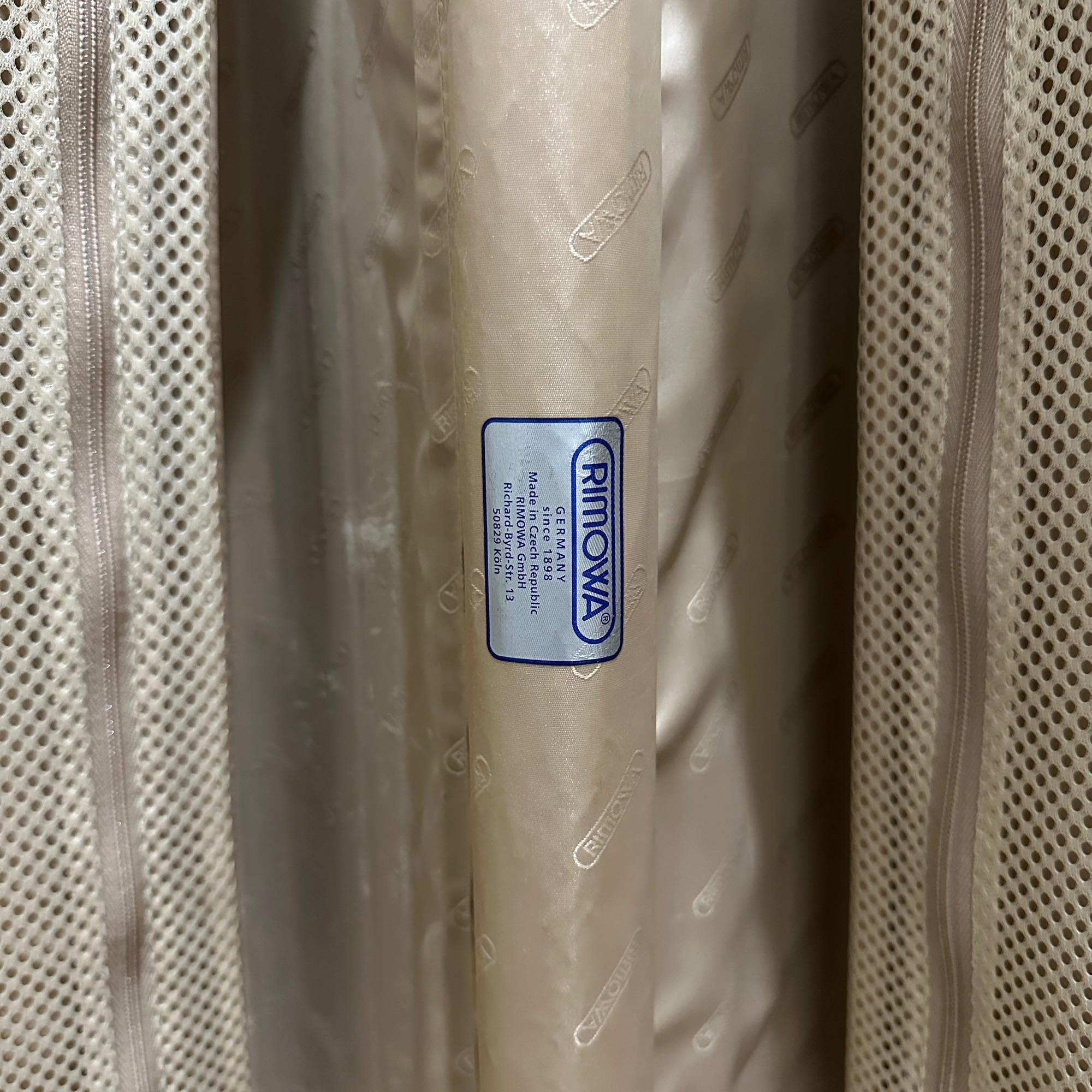 リモワ　リンボ　881.70.33.4　73リットル　中古商品　4輪